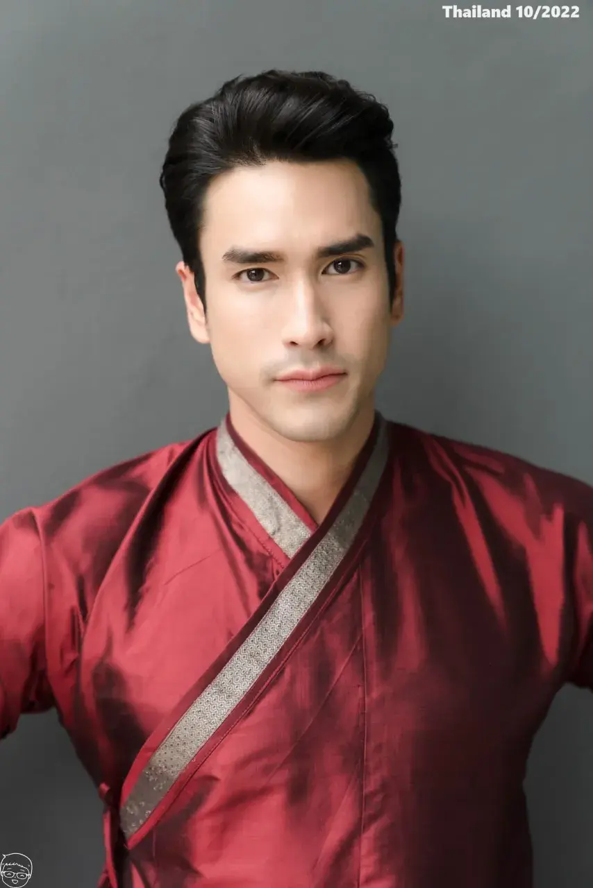 Nadech in Thai Traditional Costume 🇹🇭