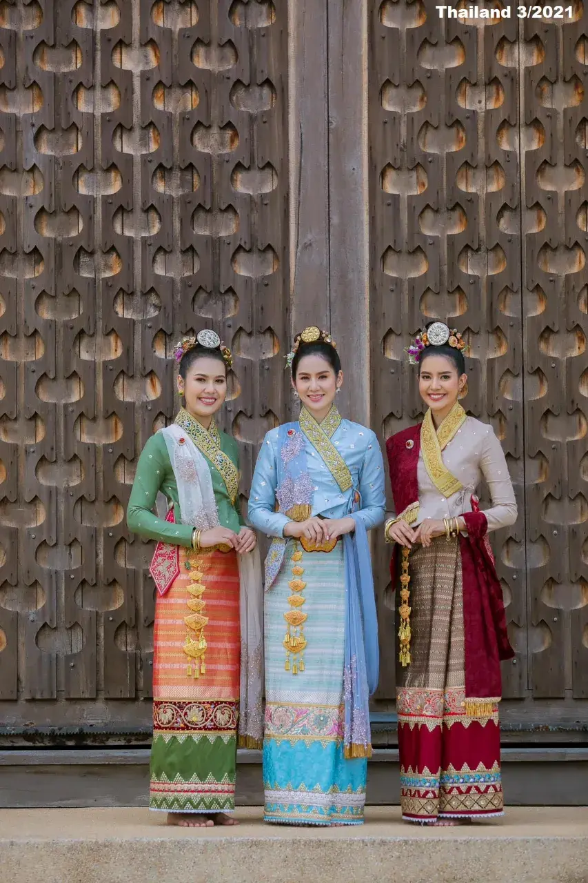 Thai Ladies in Tai Khun Costume 🇹🇭