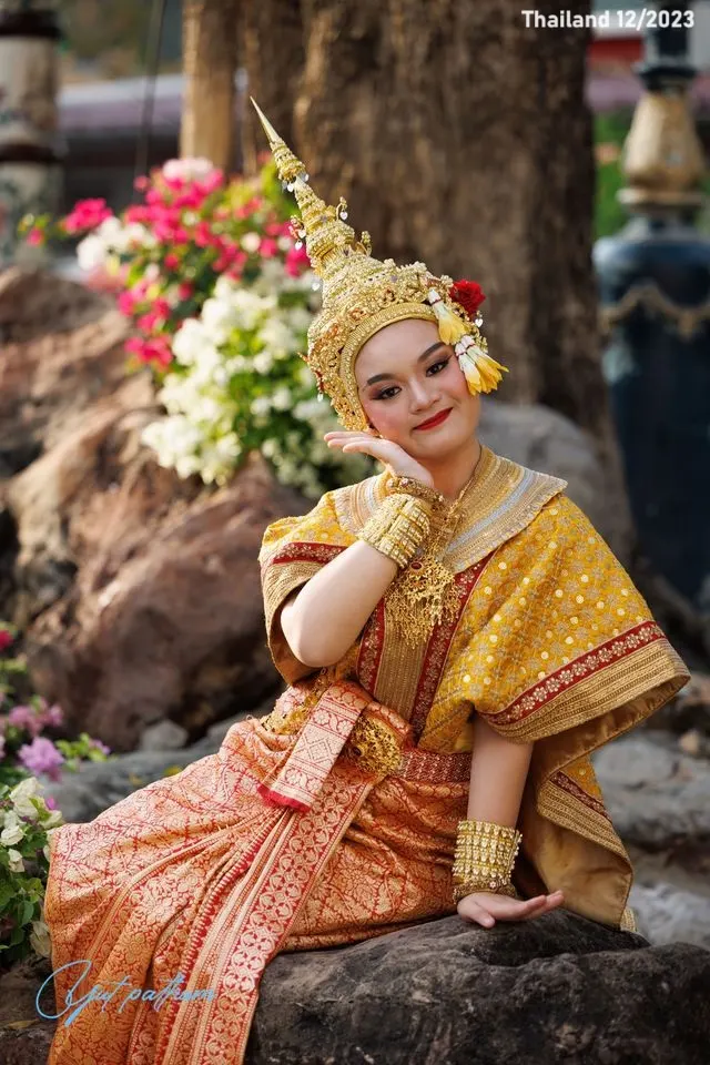 Lovely Young Thai Classical Dancers 🇹🇭