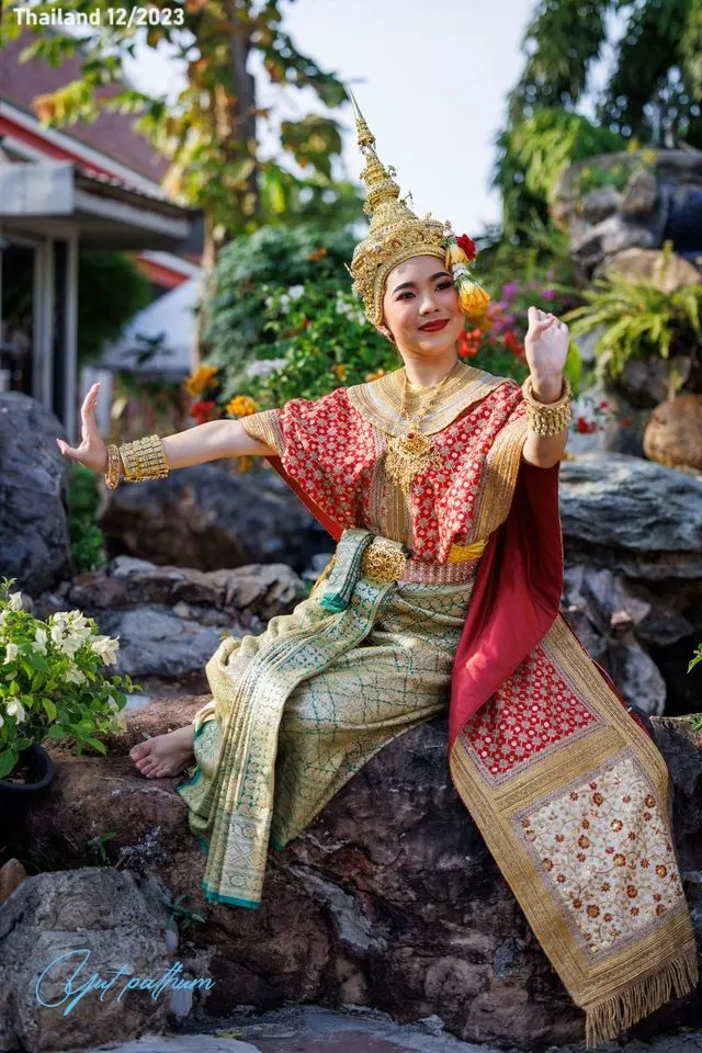 Lovely Young Thai Classical Dancers 🇹🇭