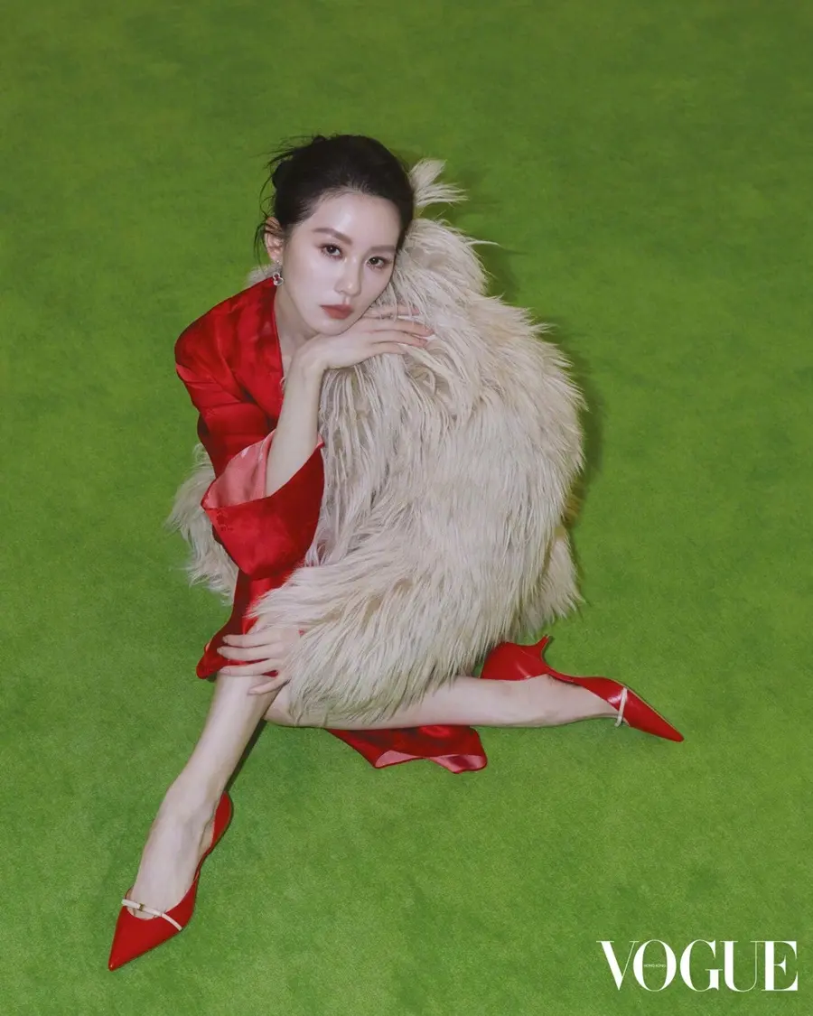 Liu Shishi @ VOGUE Hong Kong January 2025