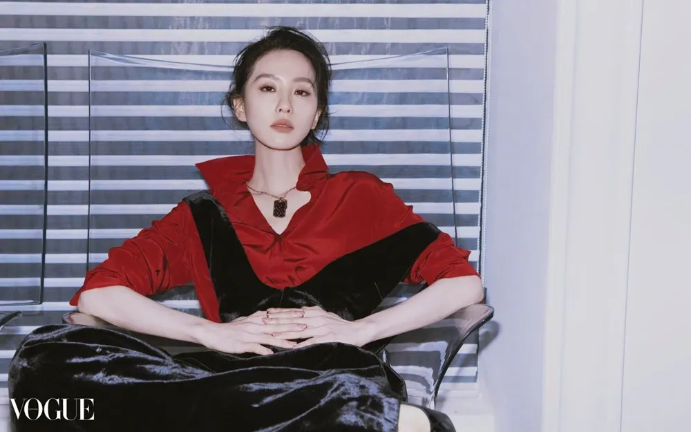 Liu Shishi @ VOGUE Hong Kong January 2025