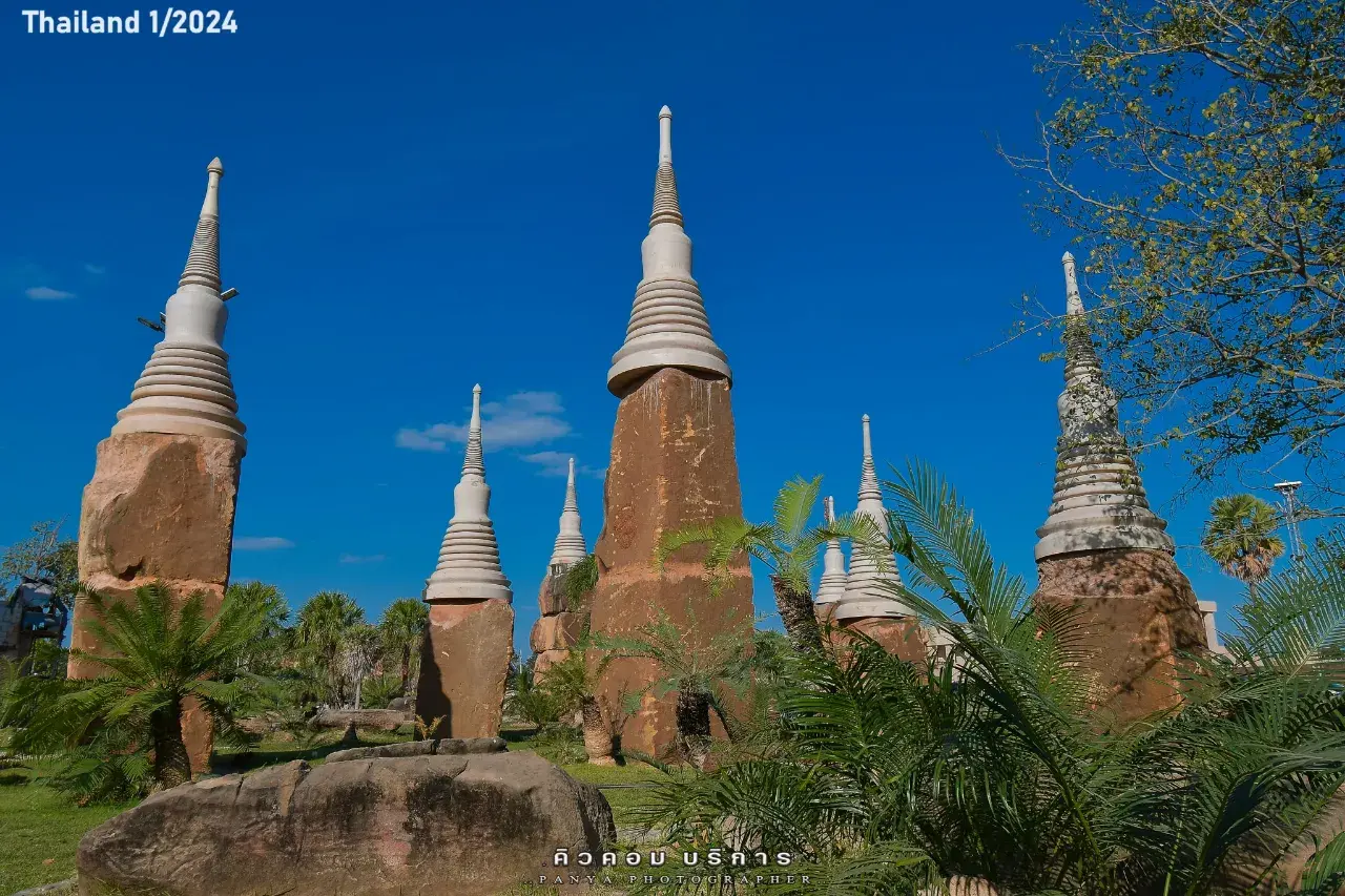 'Wat Phu Man Fah' Thai Temple 🇹🇭