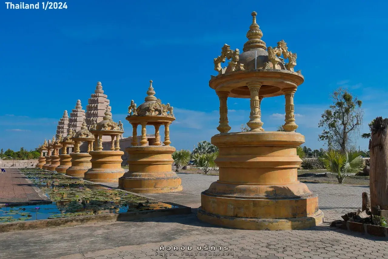 'Wat Phu Man Fah' Thai Temple 🇹🇭