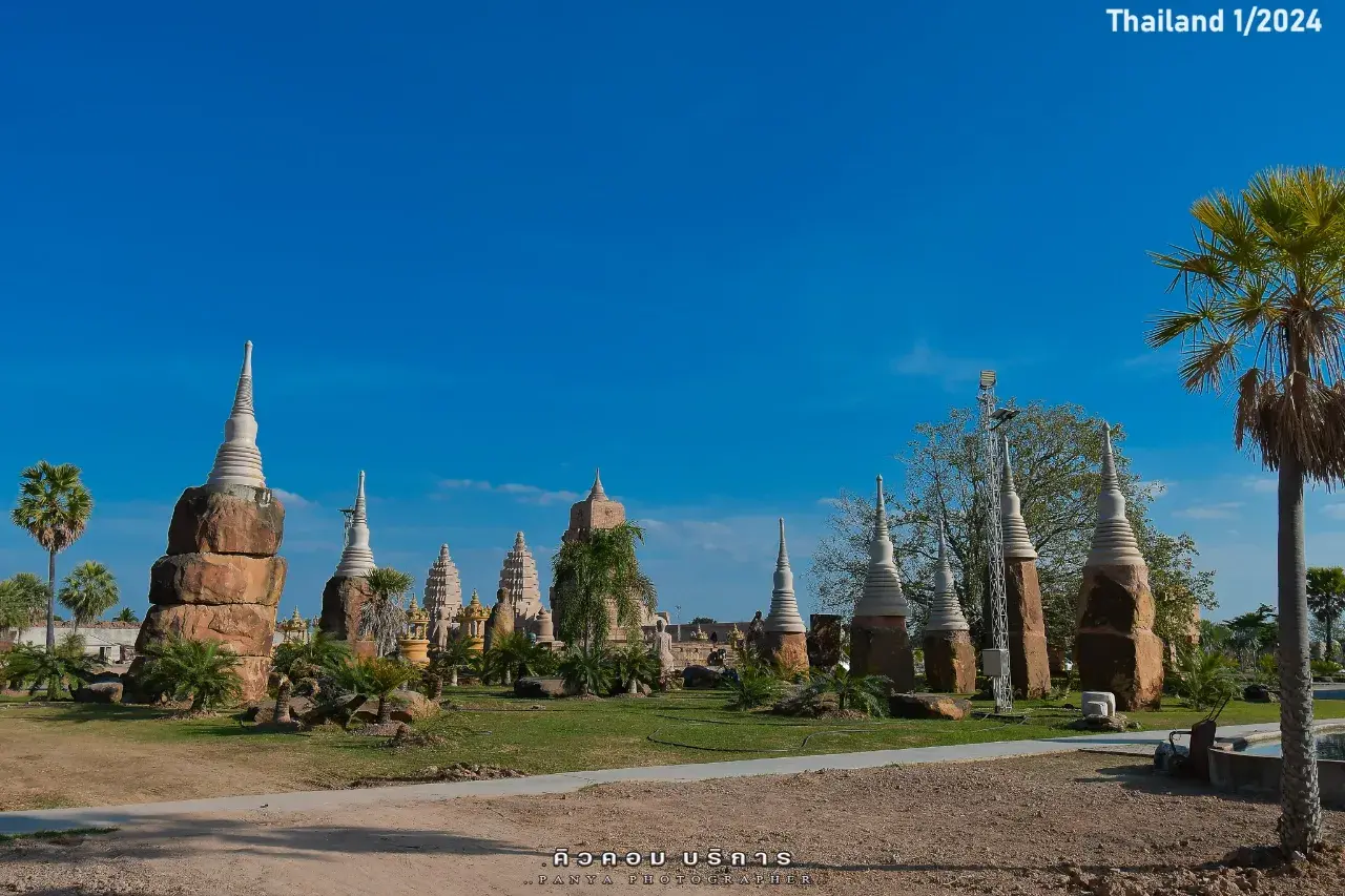 'Wat Phu Man Fah' Thai Temple 🇹🇭