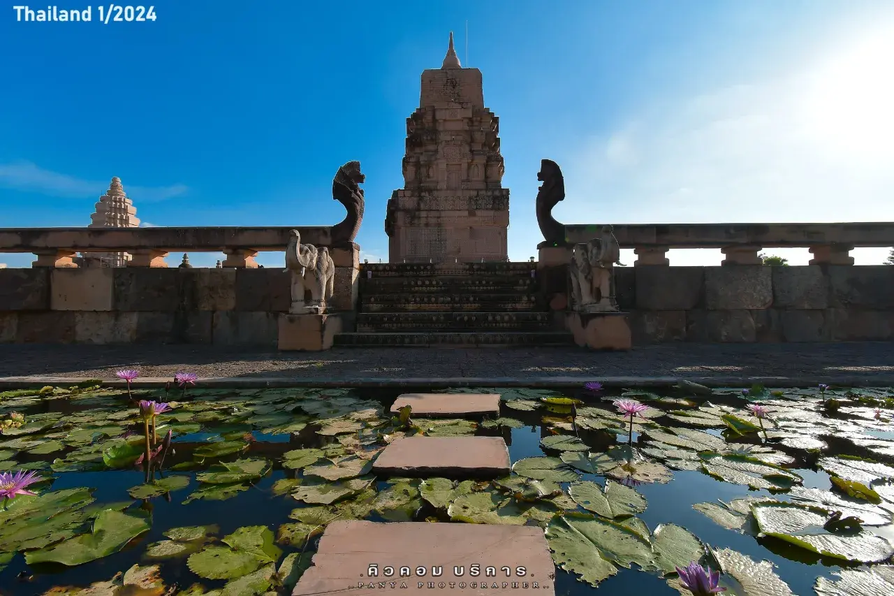 'Wat Phu Man Fah' Thai Temple 🇹🇭