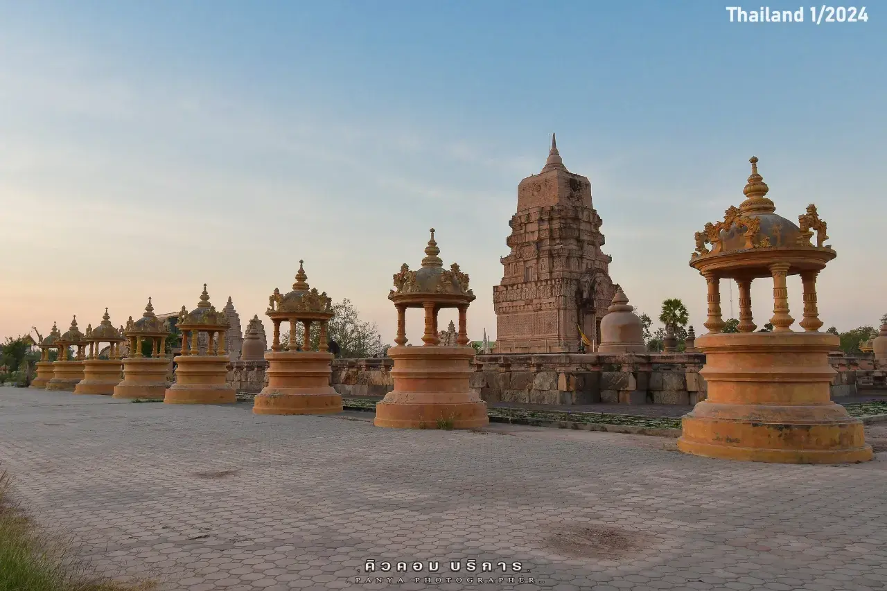 'Wat Phu Man Fah' Thai Temple 🇹🇭