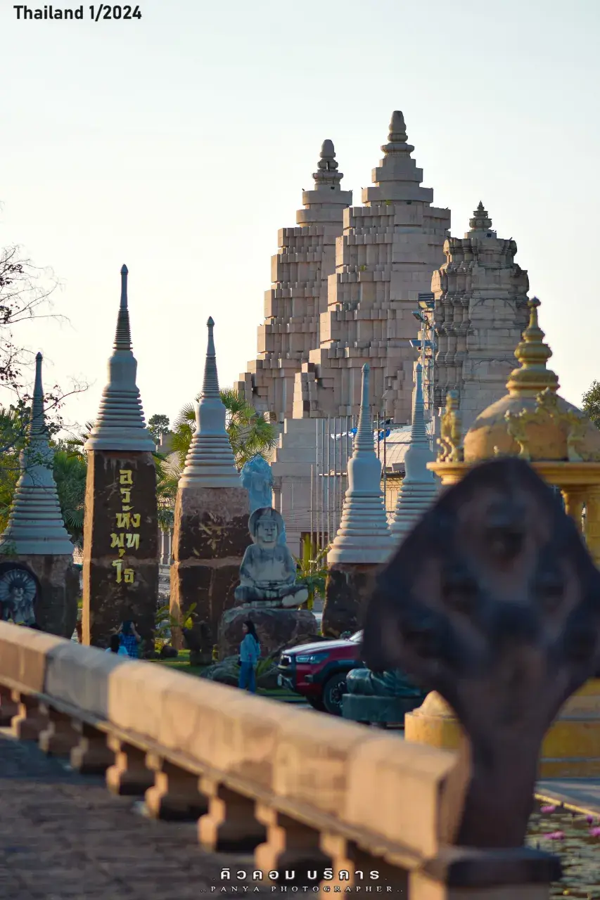 'Wat Phu Man Fah' Thai Temple 🇹🇭