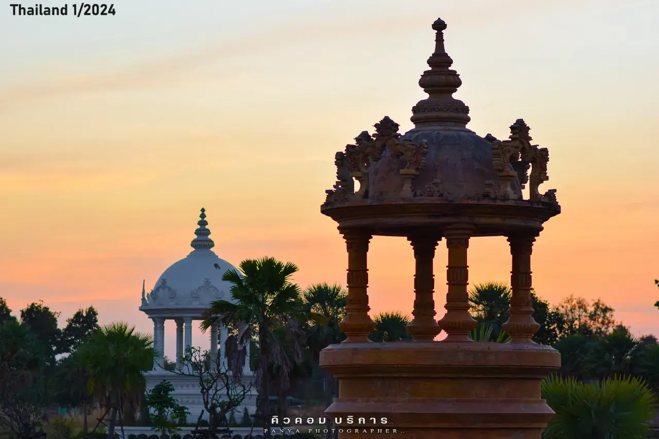 'Wat Phu Man Fah' Thai Temple 🇹🇭