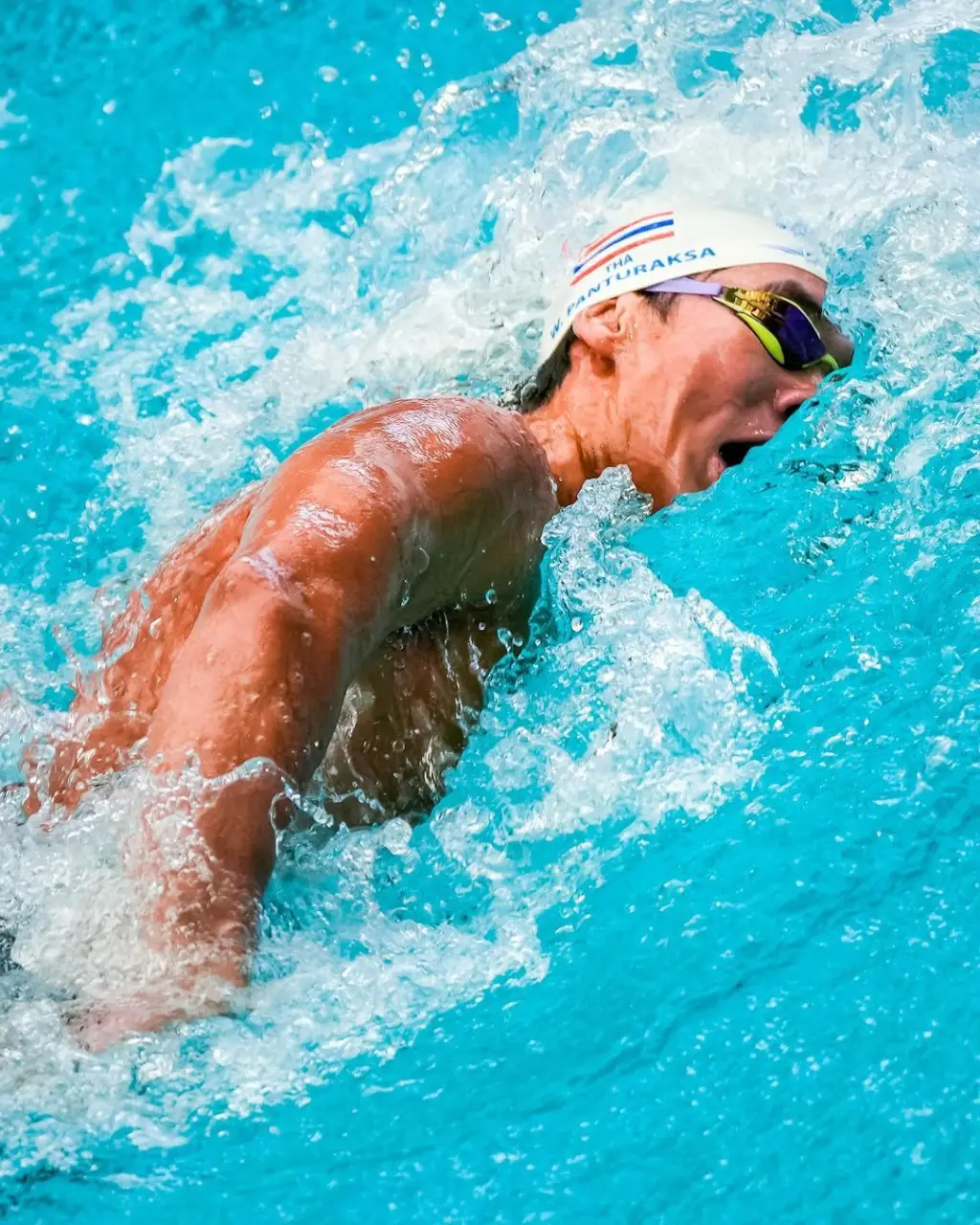 Thailand swimmer : Wasu Panturaksa