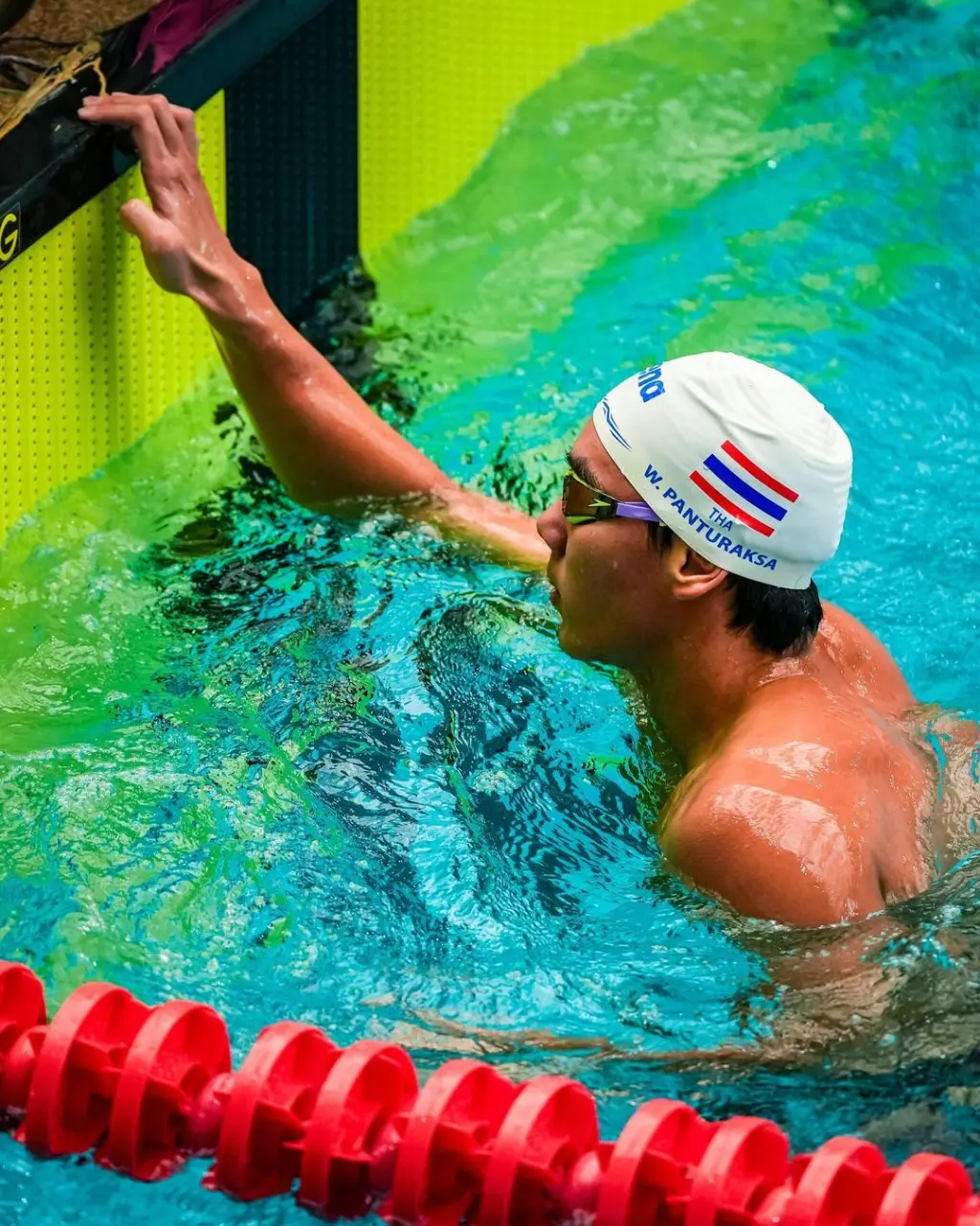 Thailand swimmer : Wasu Panturaksa