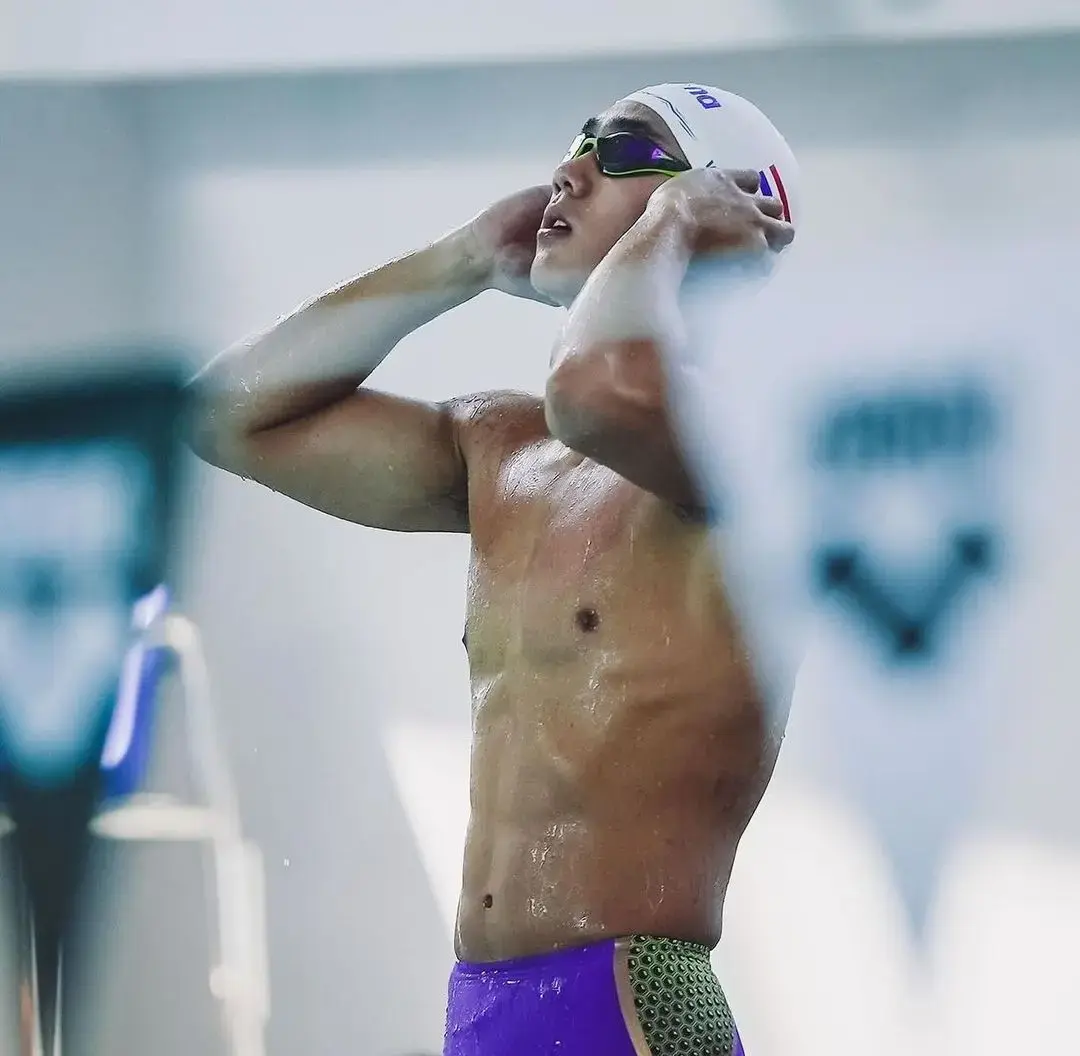 Thailand swimmer : Wasu Panturaksa