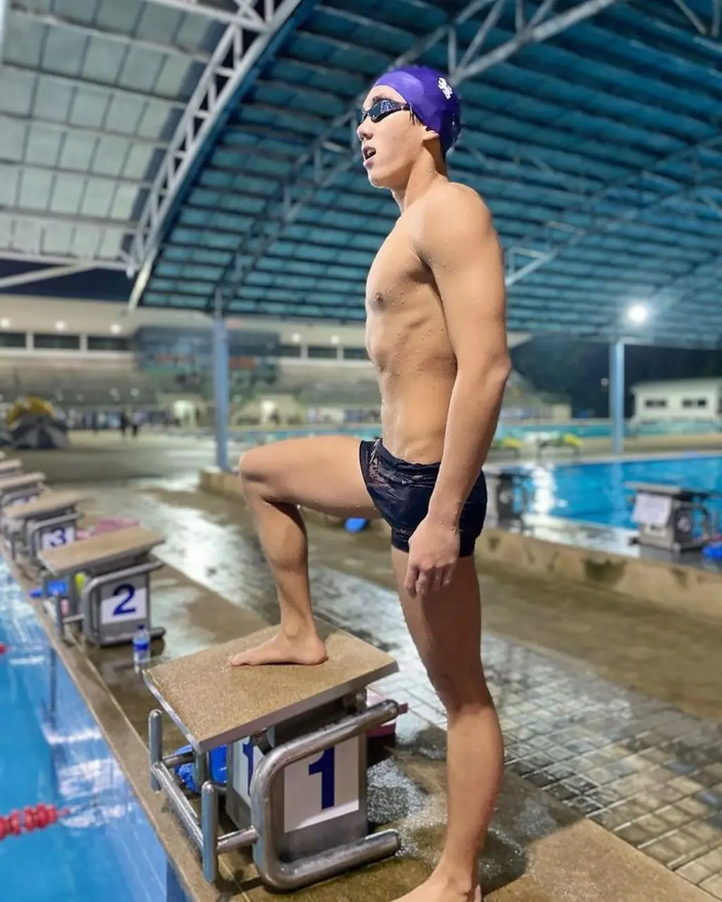 Thailand swimmer : Wasu Panturaksa
