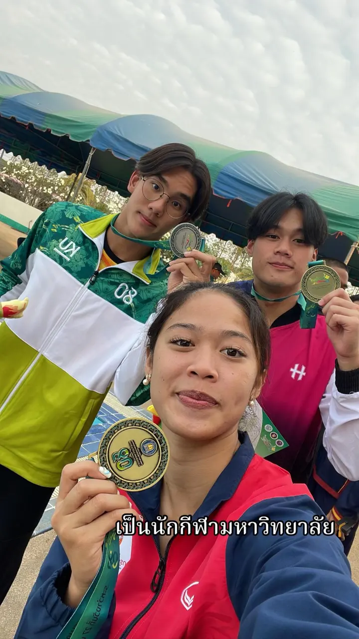 Thailand swimmer : Wasu Panturaksa