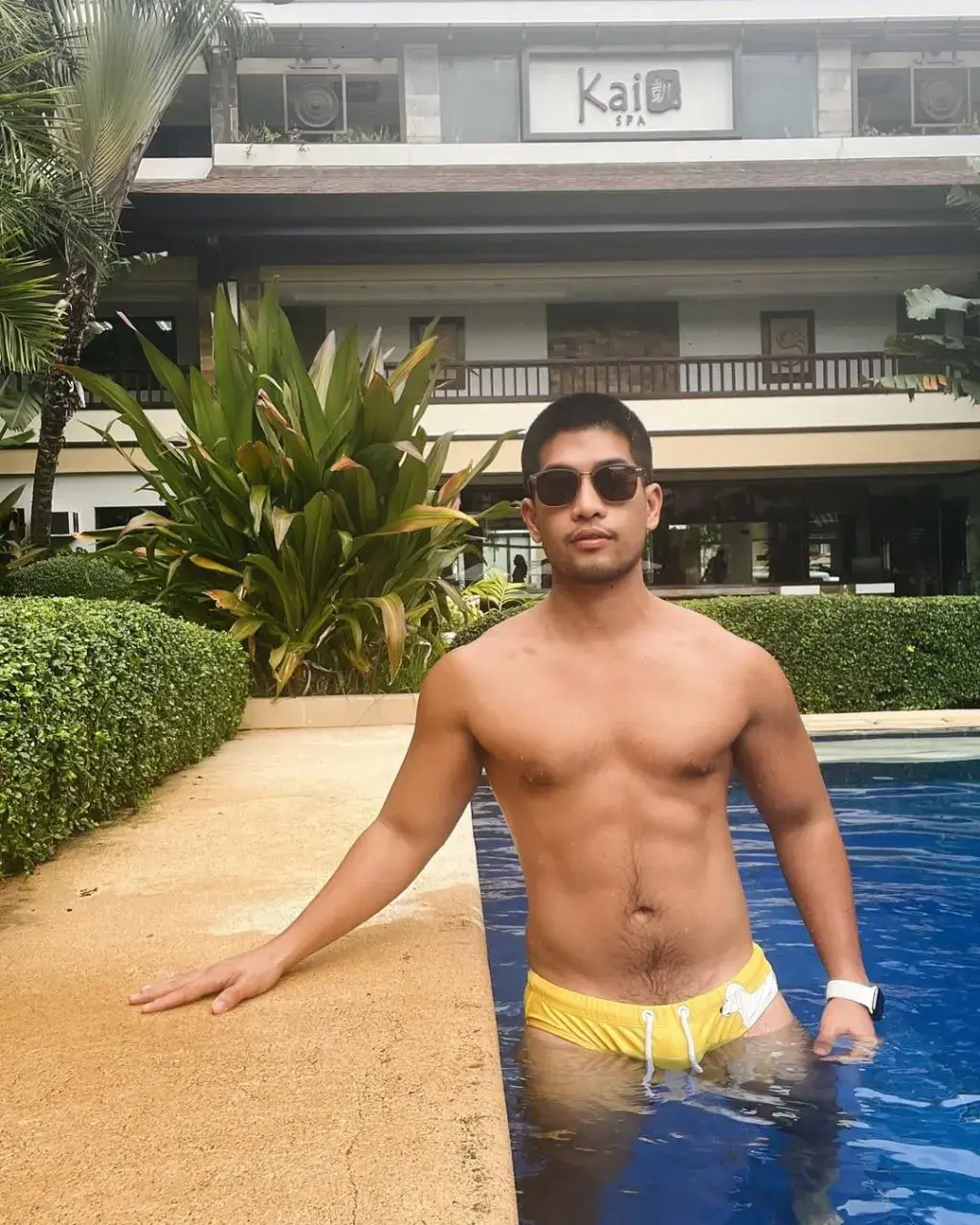 นักร้องท่านหนึ่งกับพวกพ้อง