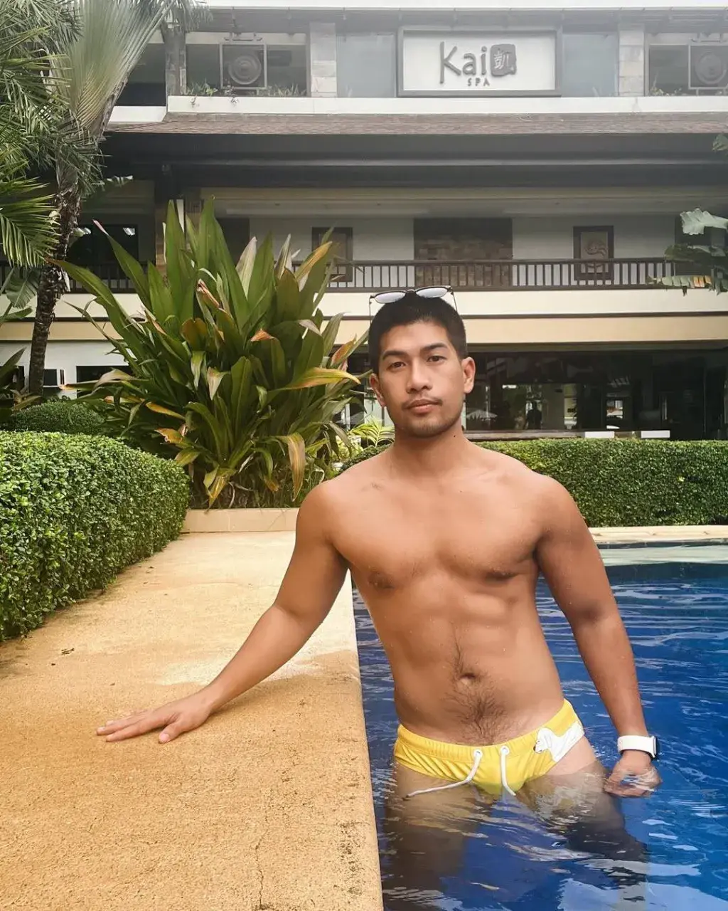 นักร้องท่านหนึ่งกับพวกพ้อง