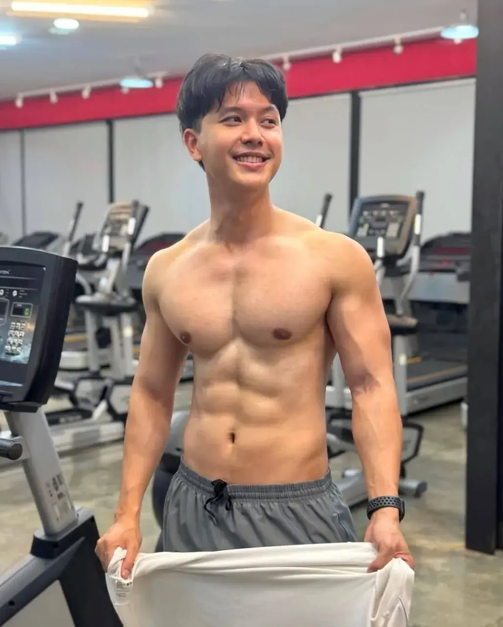 นักร้องท่านหนึ่งกับพวกพ้อง