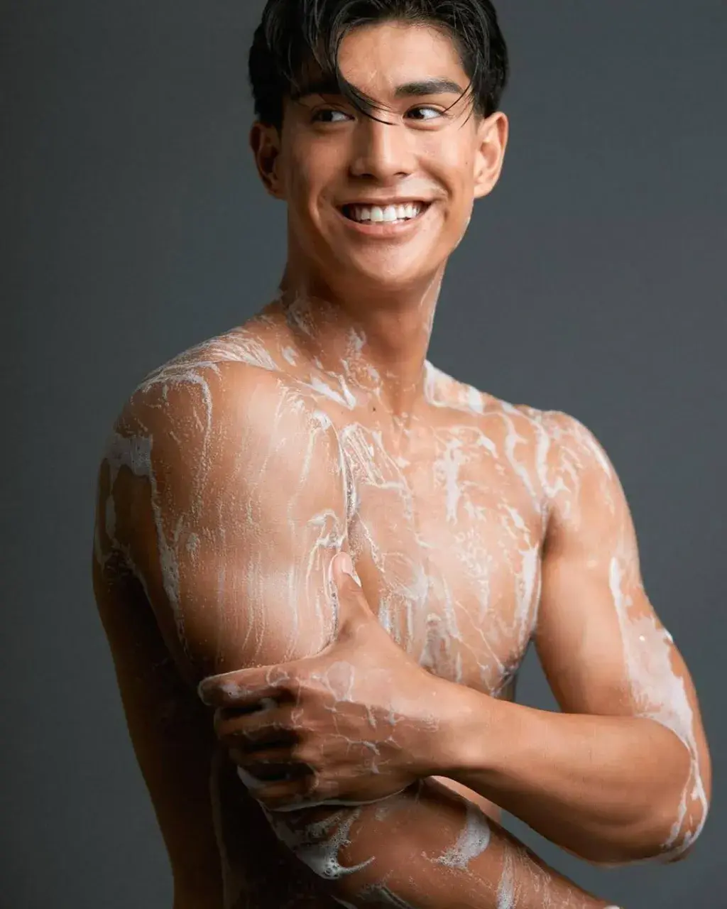 นักร้องท่านหนึ่งกับพวกพ้อง