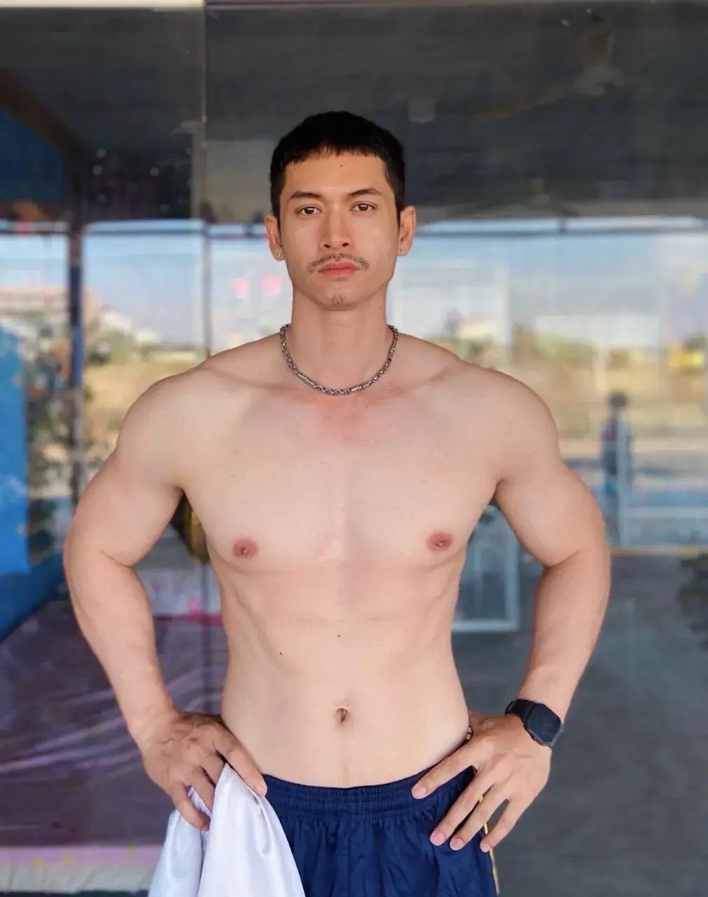 นมอมชมพูอยากอวยคม