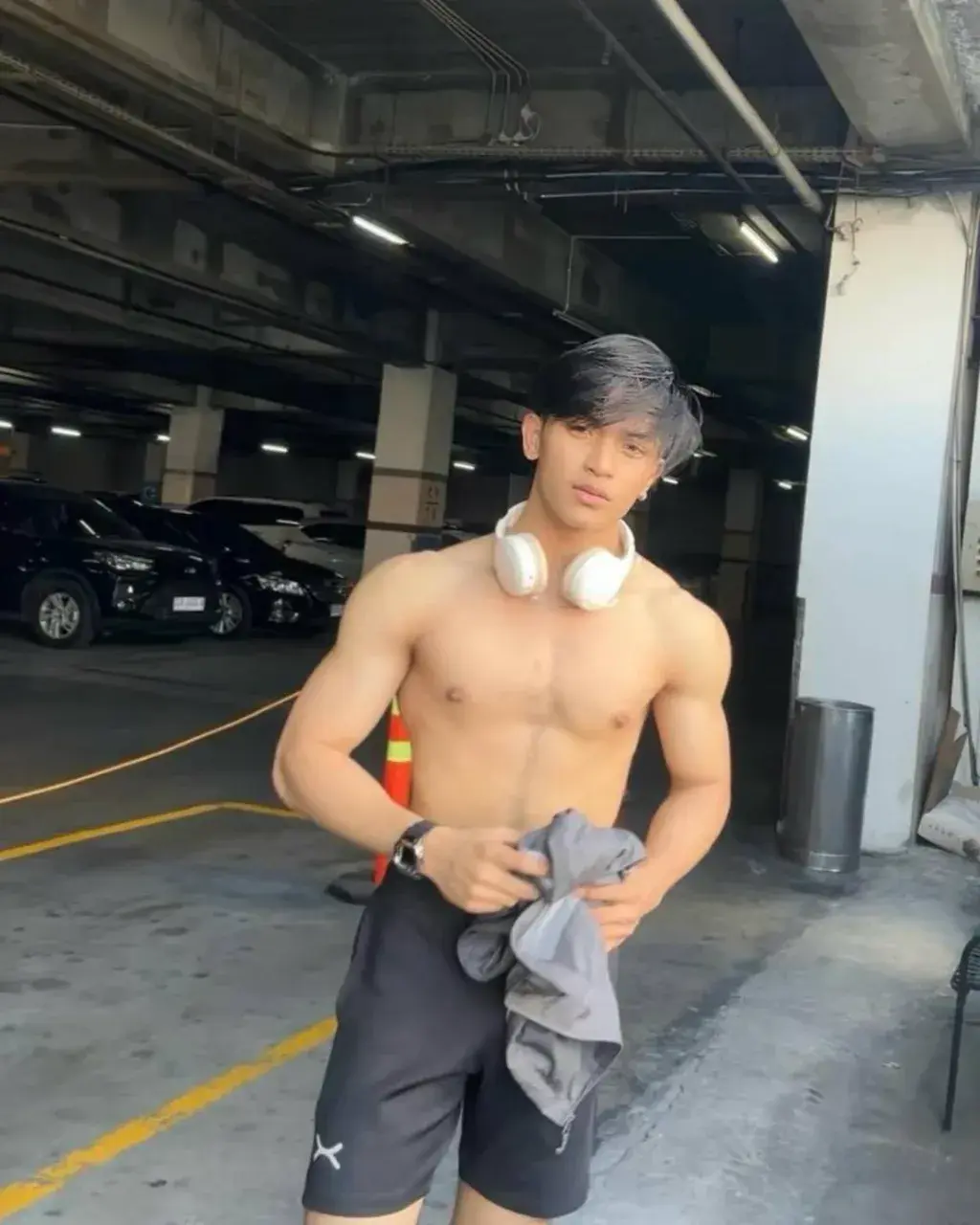 นมอมชมพูอยากอวยคม