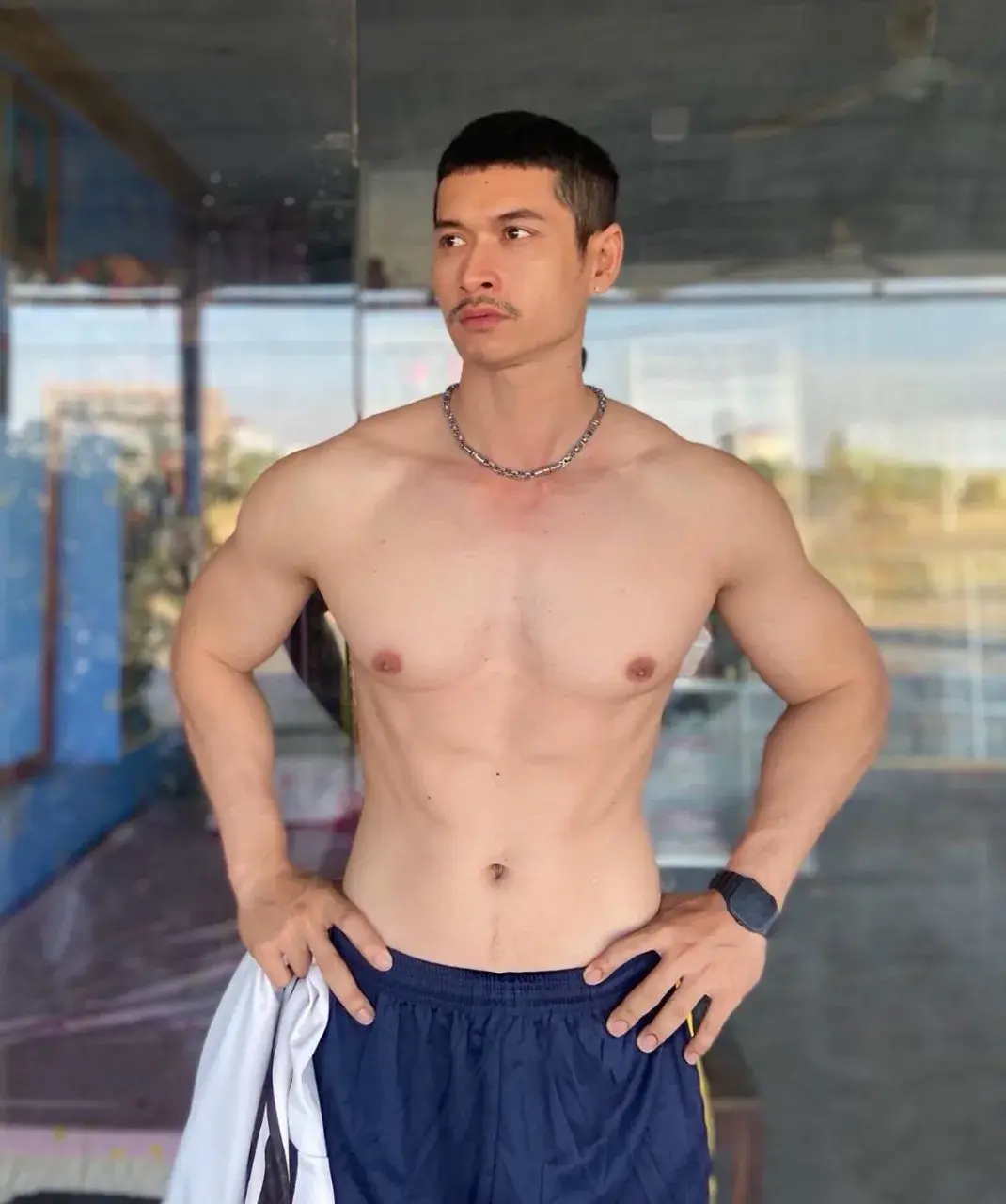 นมอมชมพูอยากอวยคม