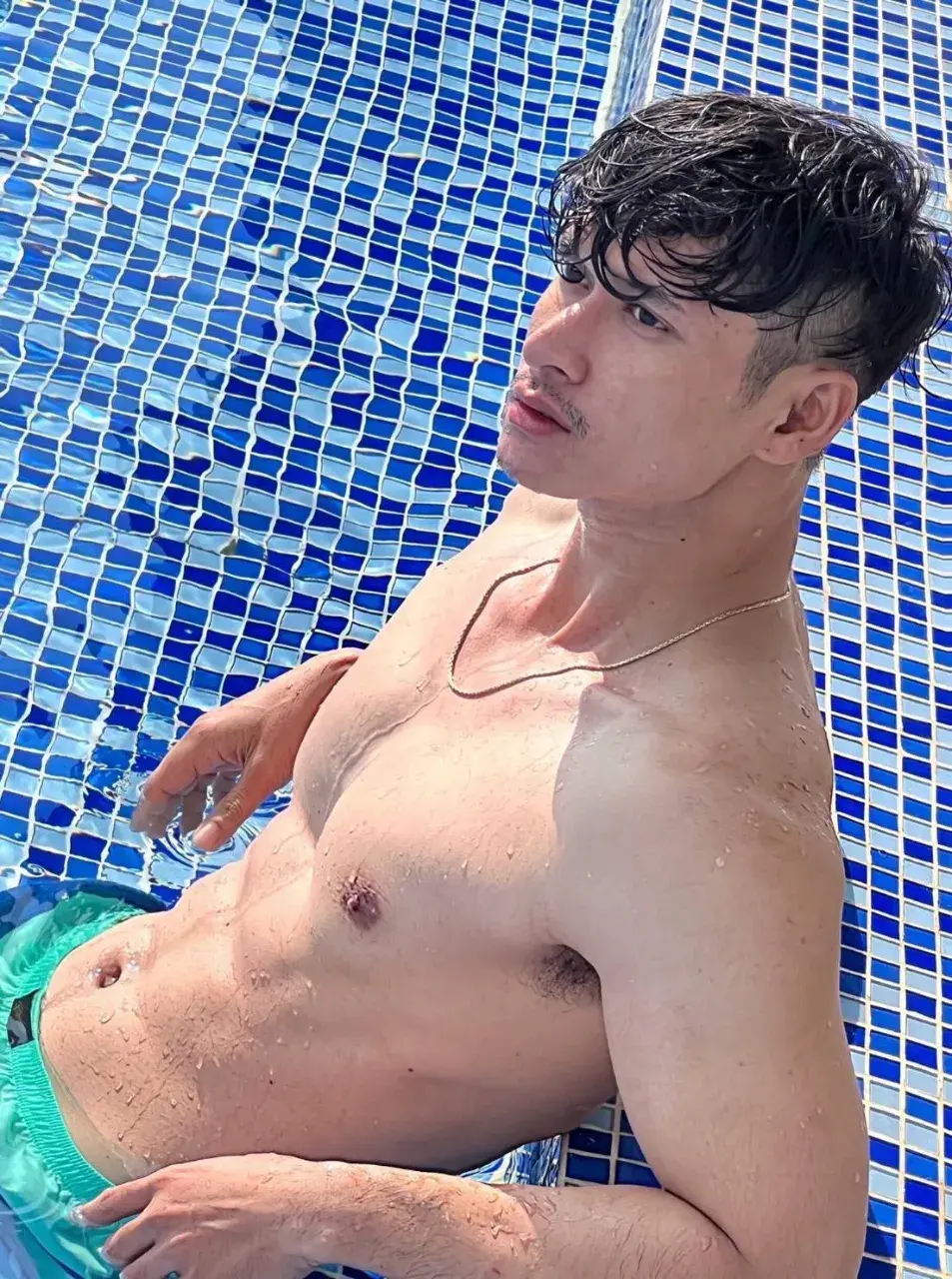 นมอมชมพูอยากอวยคม