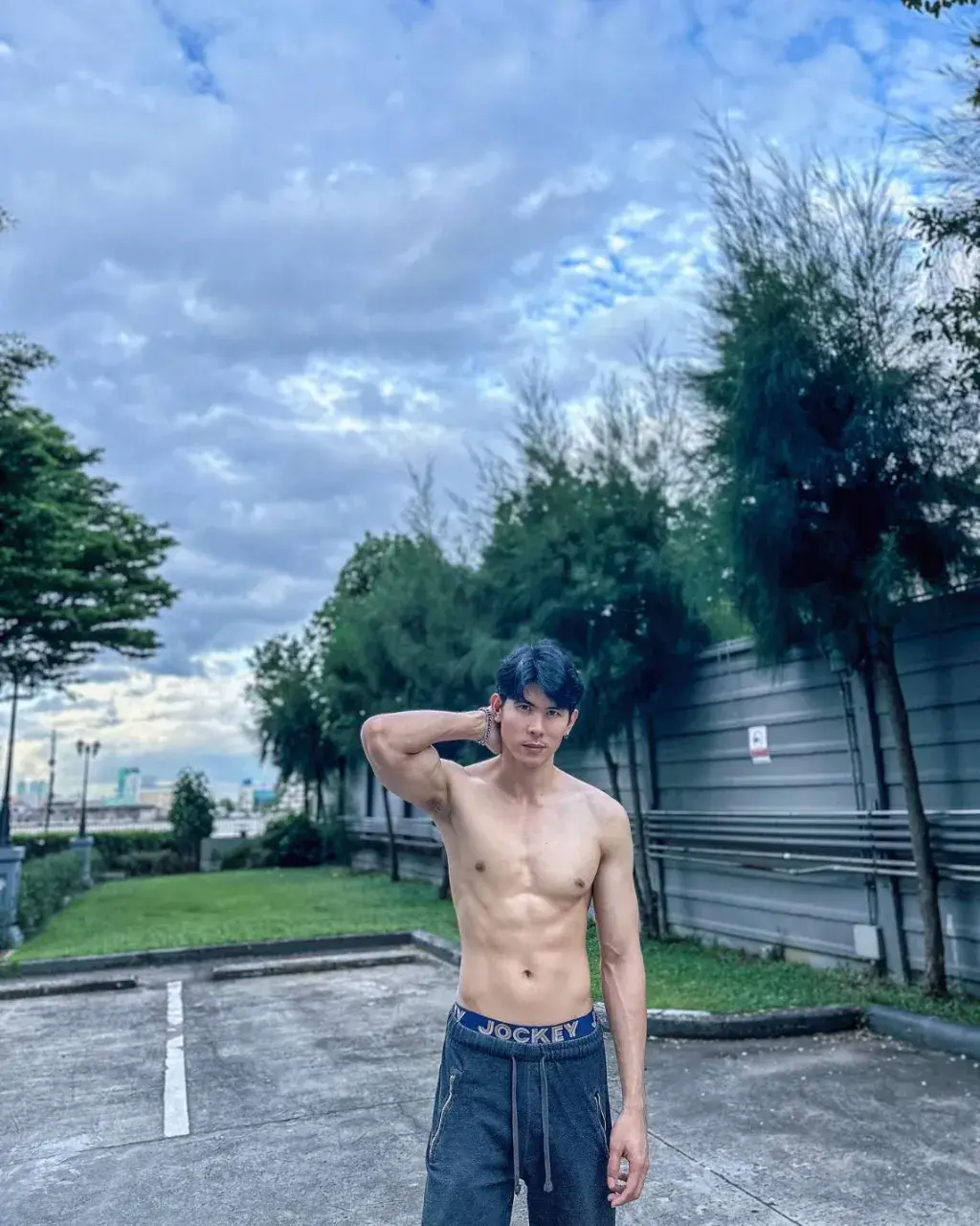 นมอมชมพูอยากอวยคม