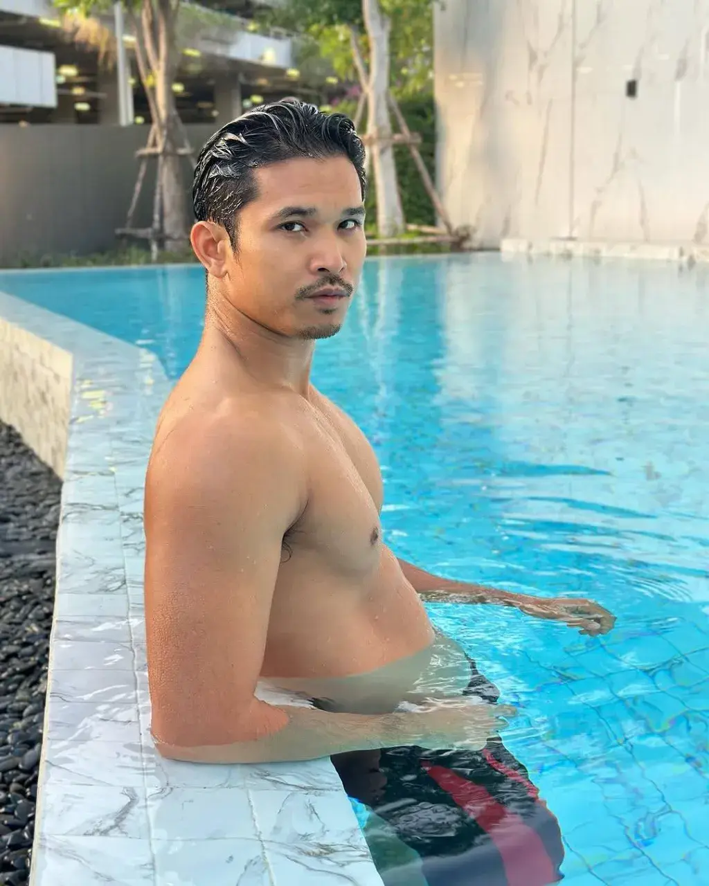 หุ่นแน่นๆแฟนใคร