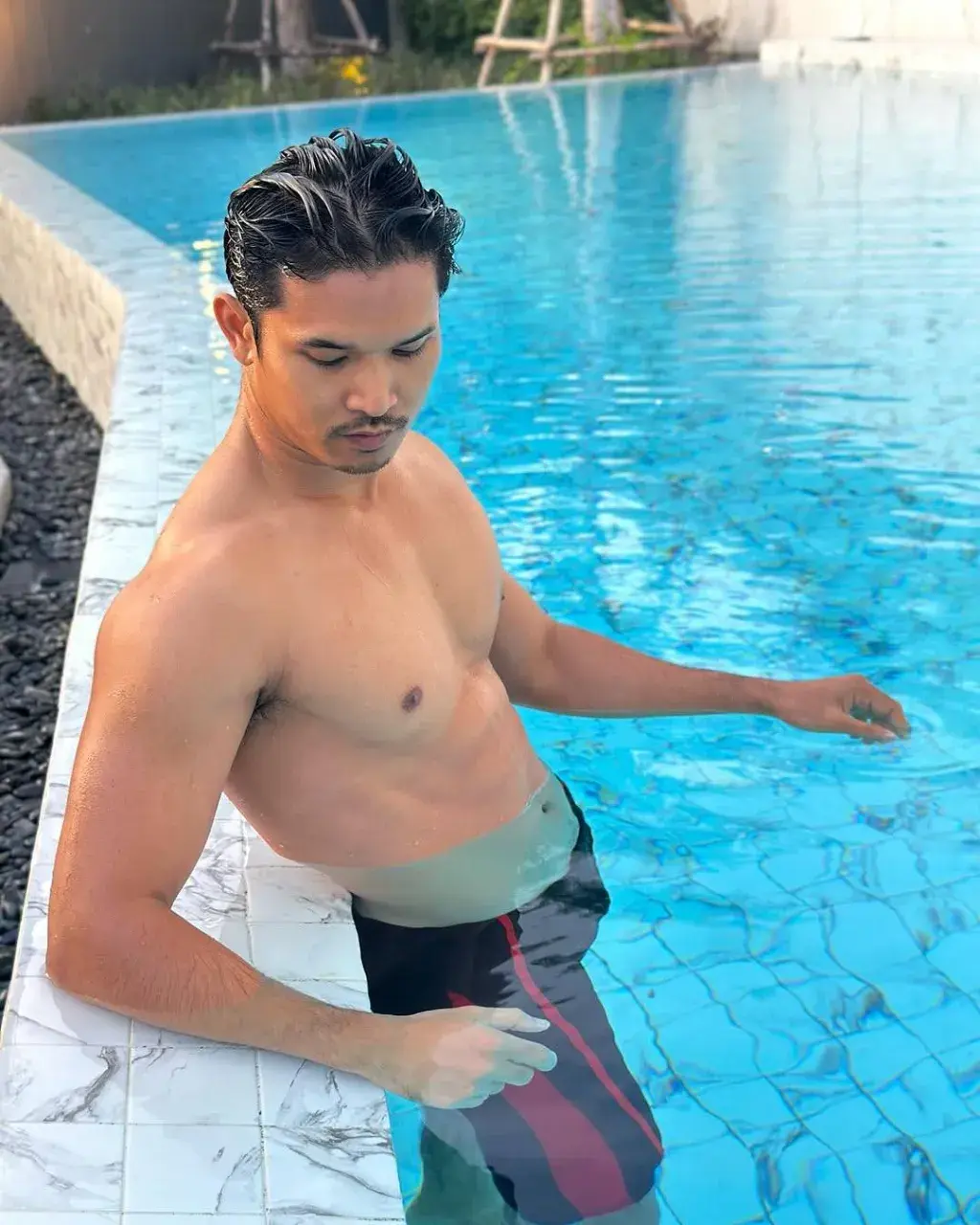 หุ่นแน่นๆแฟนใคร