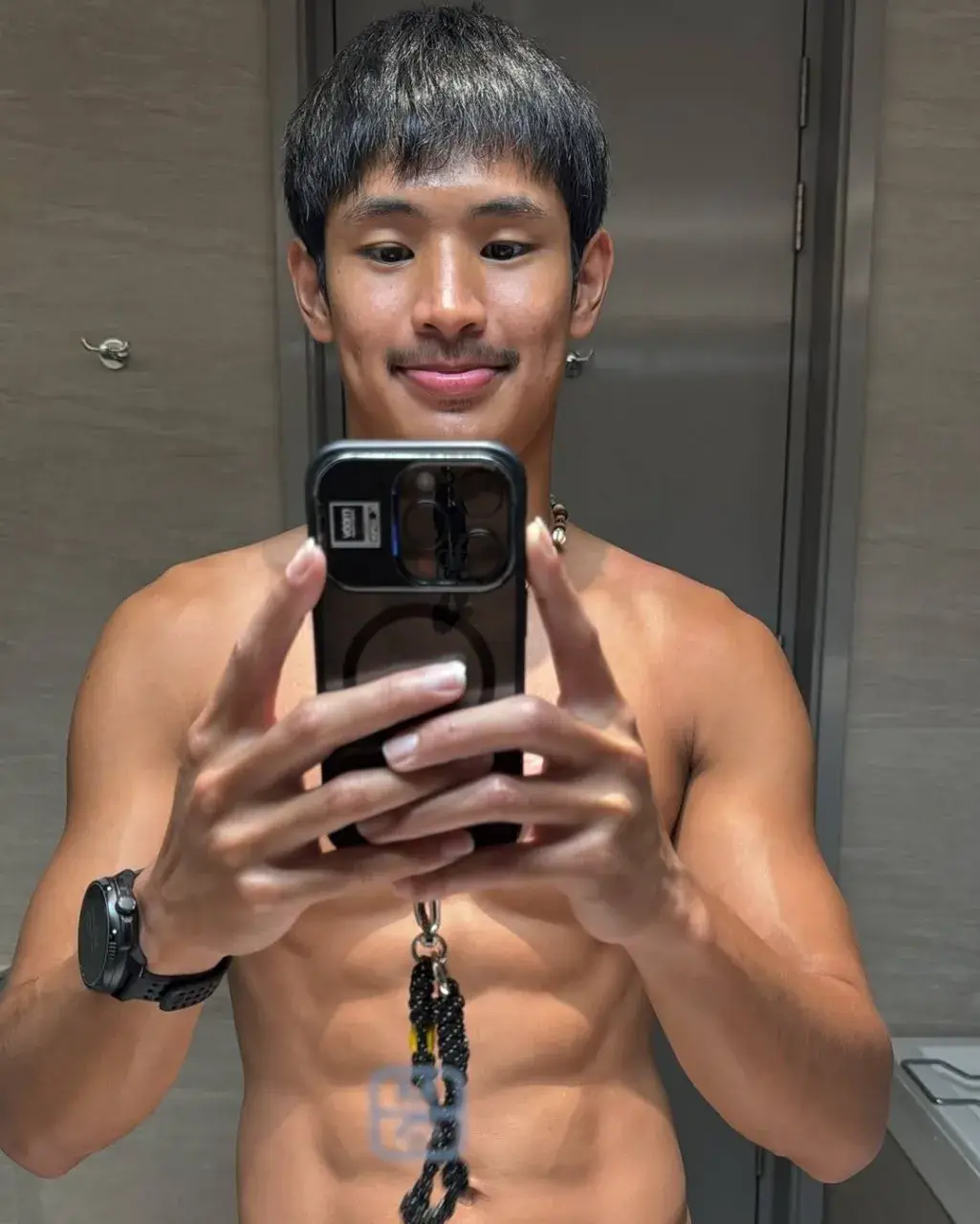 หุ่นแน่นๆแฟนใคร