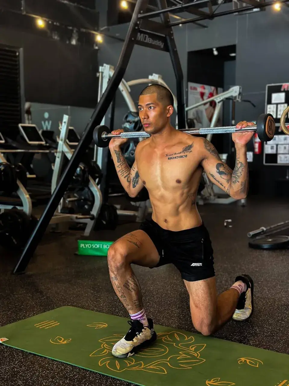 หุ่นแน่นๆแฟนใคร