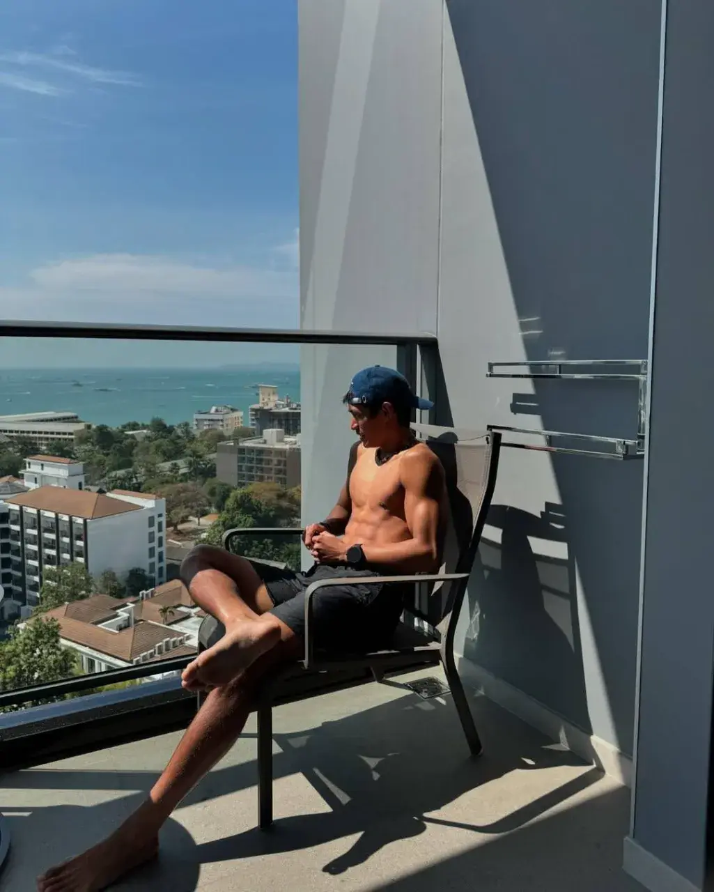 หุ่นแน่นๆแฟนใคร