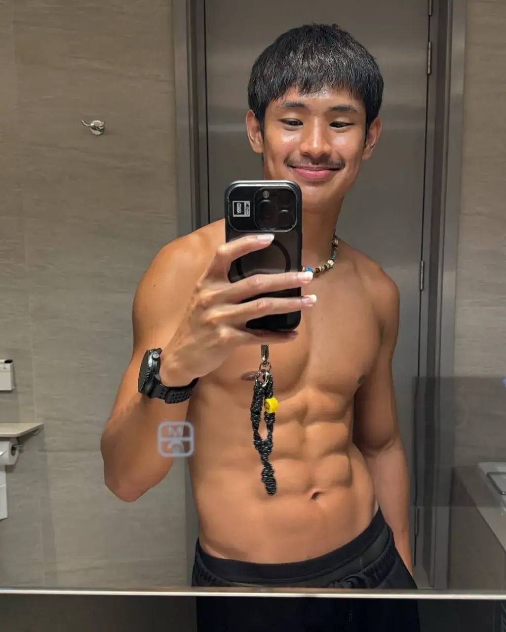 หุ่นแน่นๆแฟนใคร