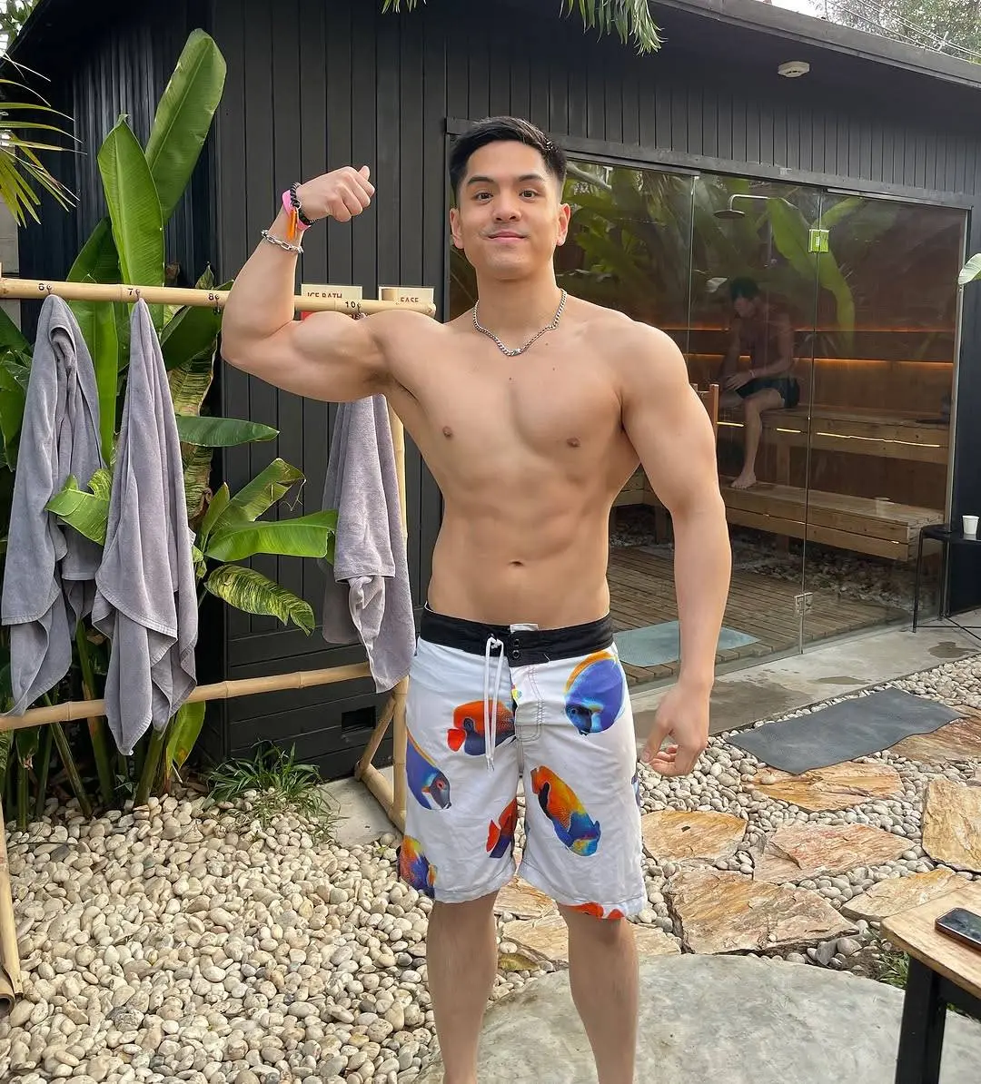 ไม่ไหวก็จะเลีย