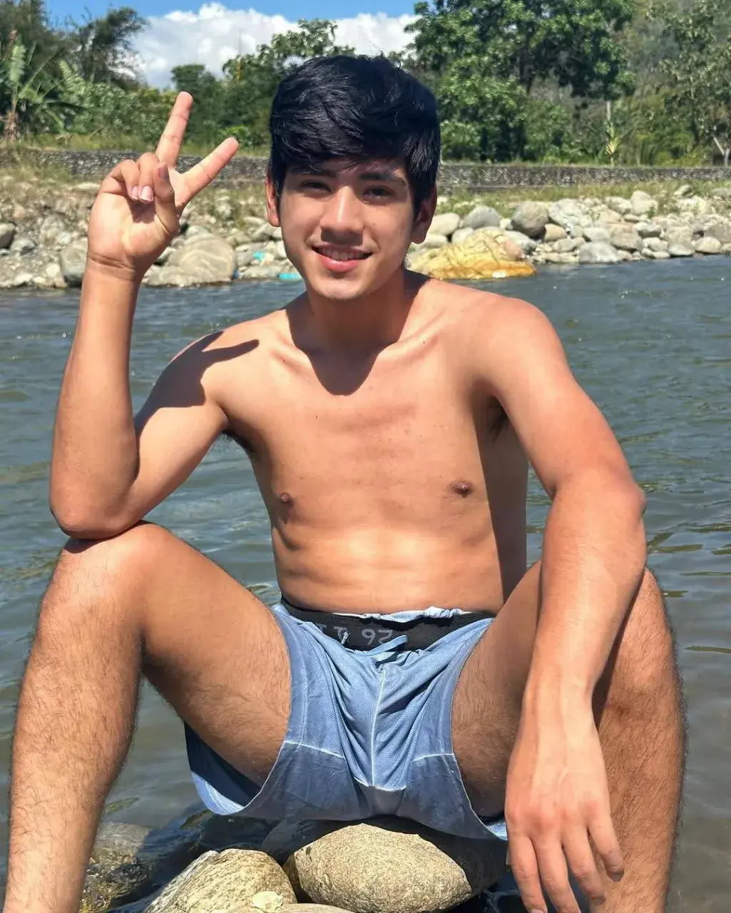 ไม่ไหวก็จะเลีย