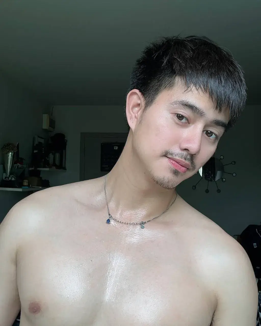 เยิ้มและแฉ่ะ