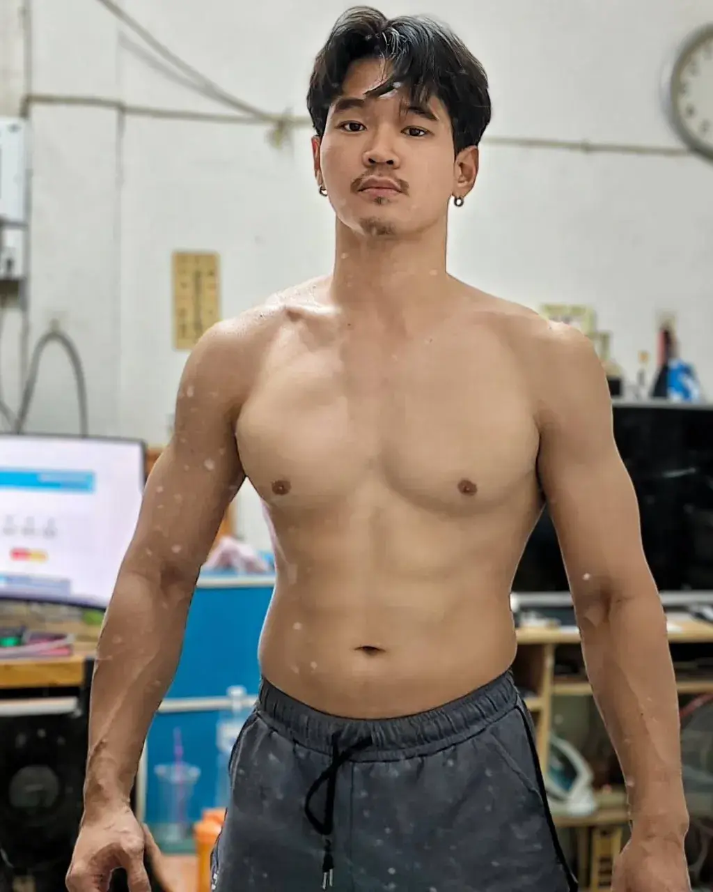 เยิ้มและแฉ่ะ