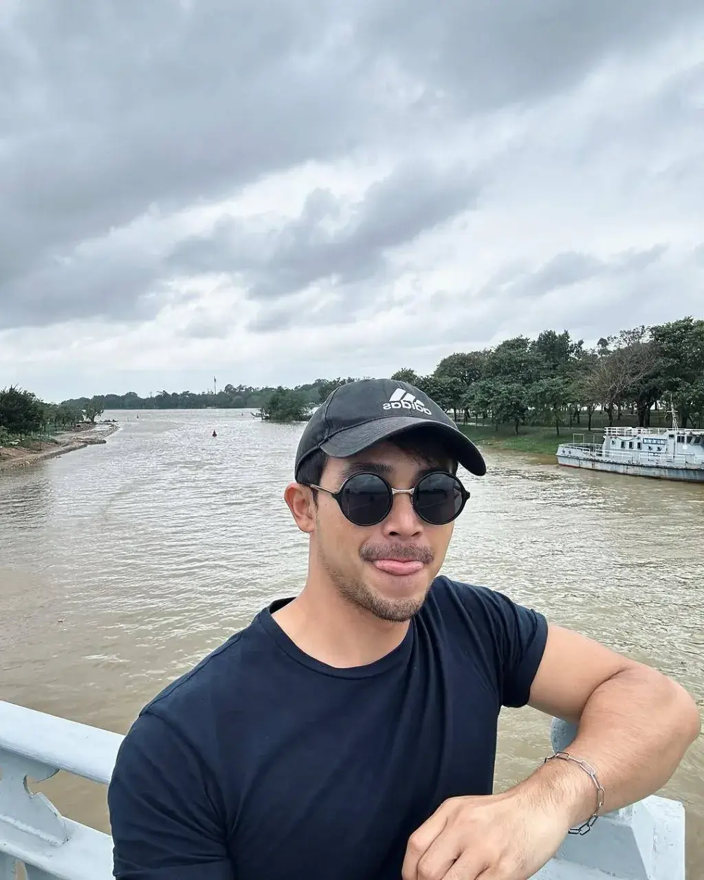 ระวังน้ำแตกกก