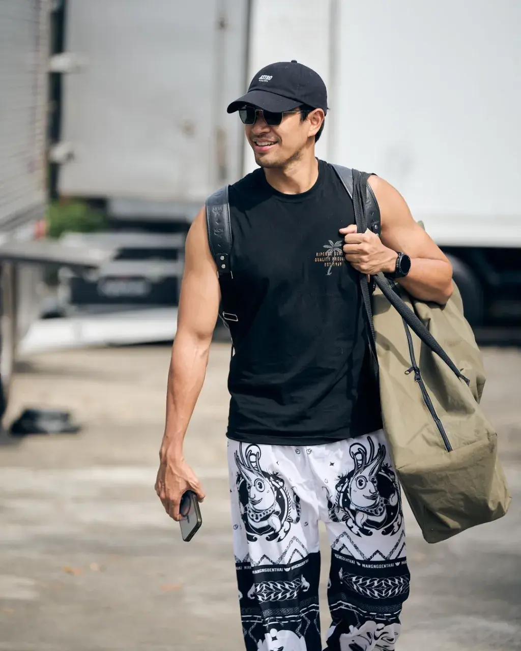 เสวหนวด หวดทีครับเฮีย