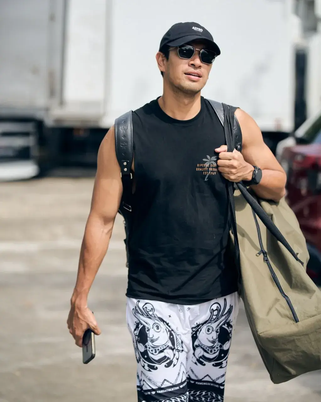 เสวหนวด หวดทีครับเฮีย