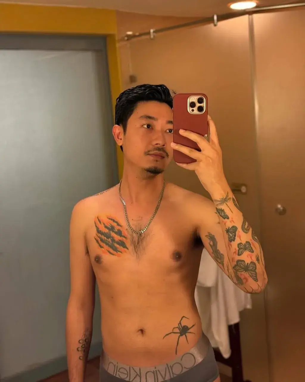 รักผ่านจอ