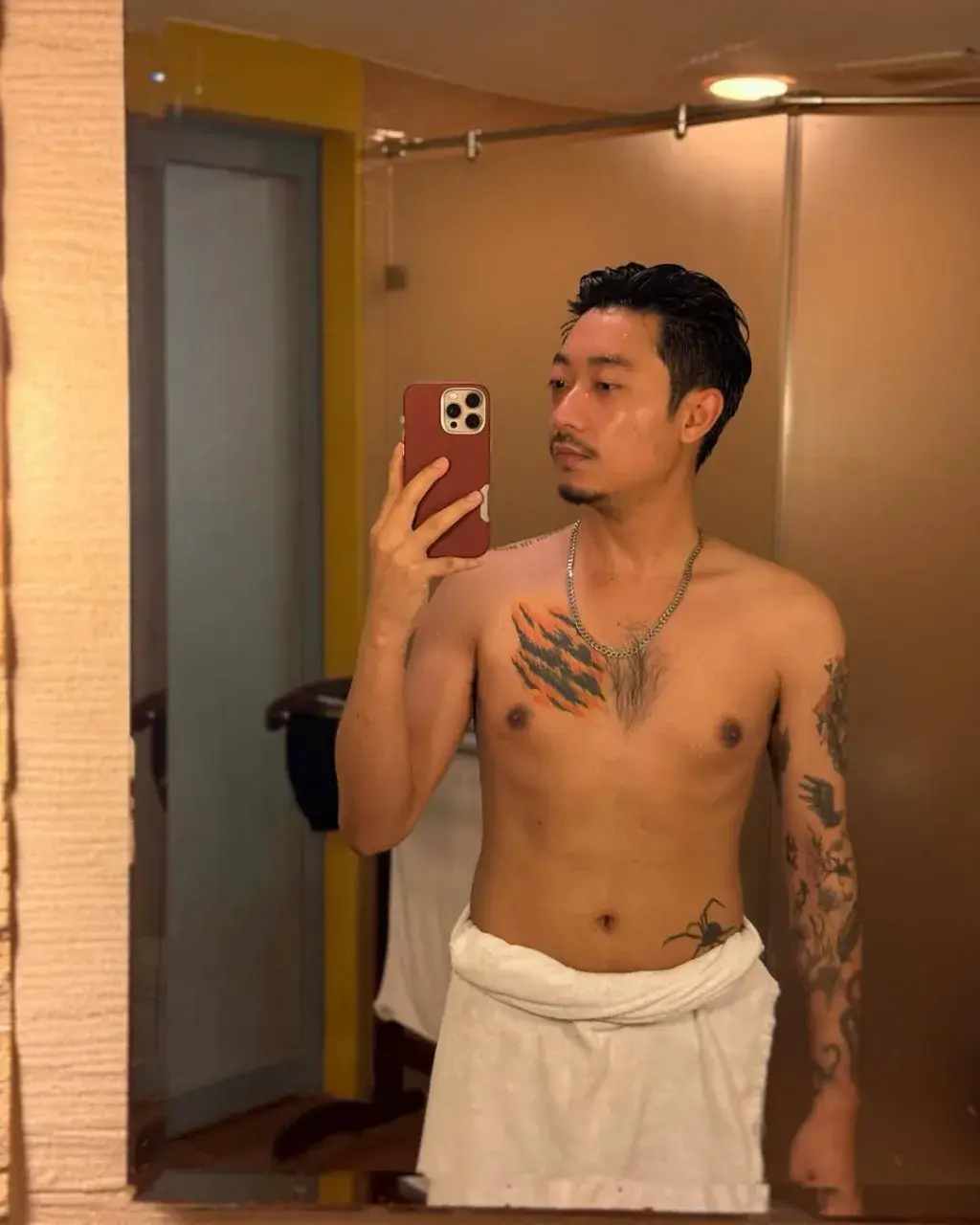 รักผ่านจอ