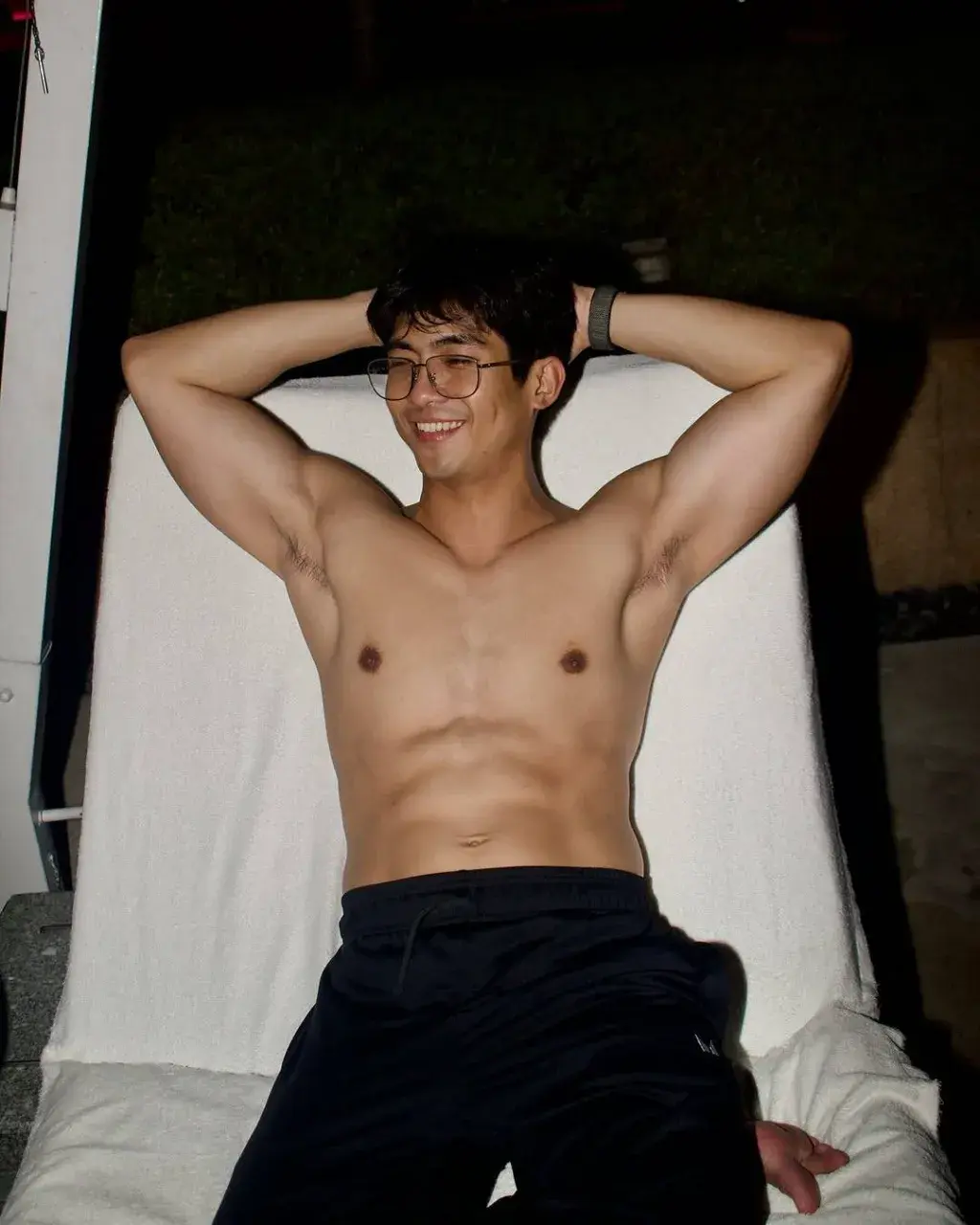 รักผ่านจอ