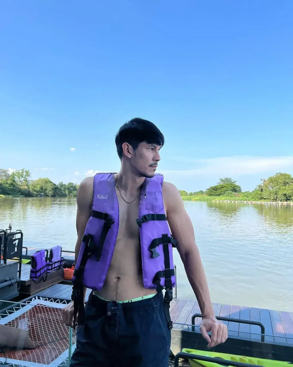 รักผ่านจอ