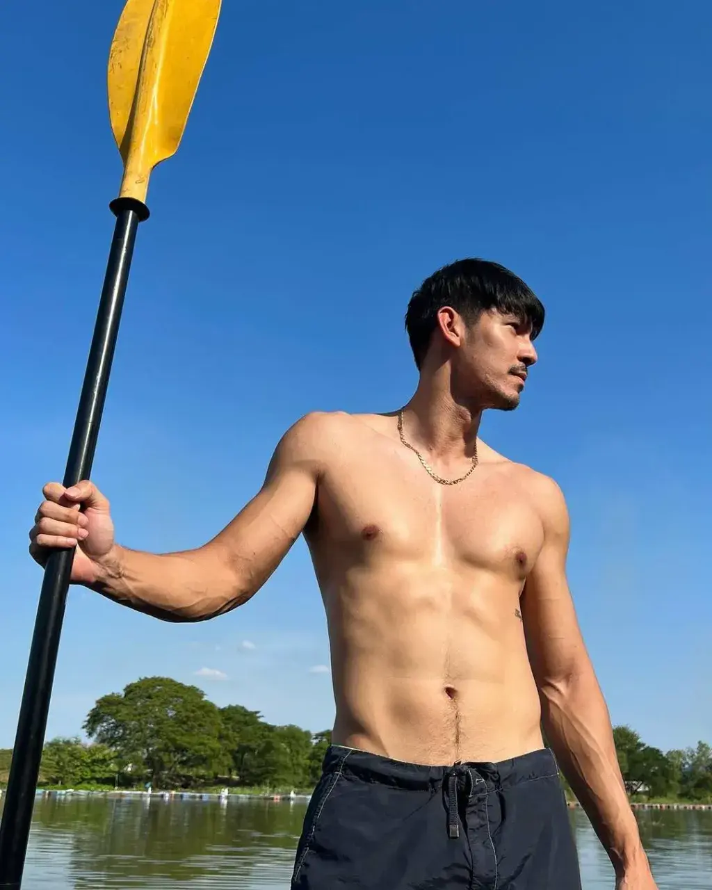 รักผ่านจอ