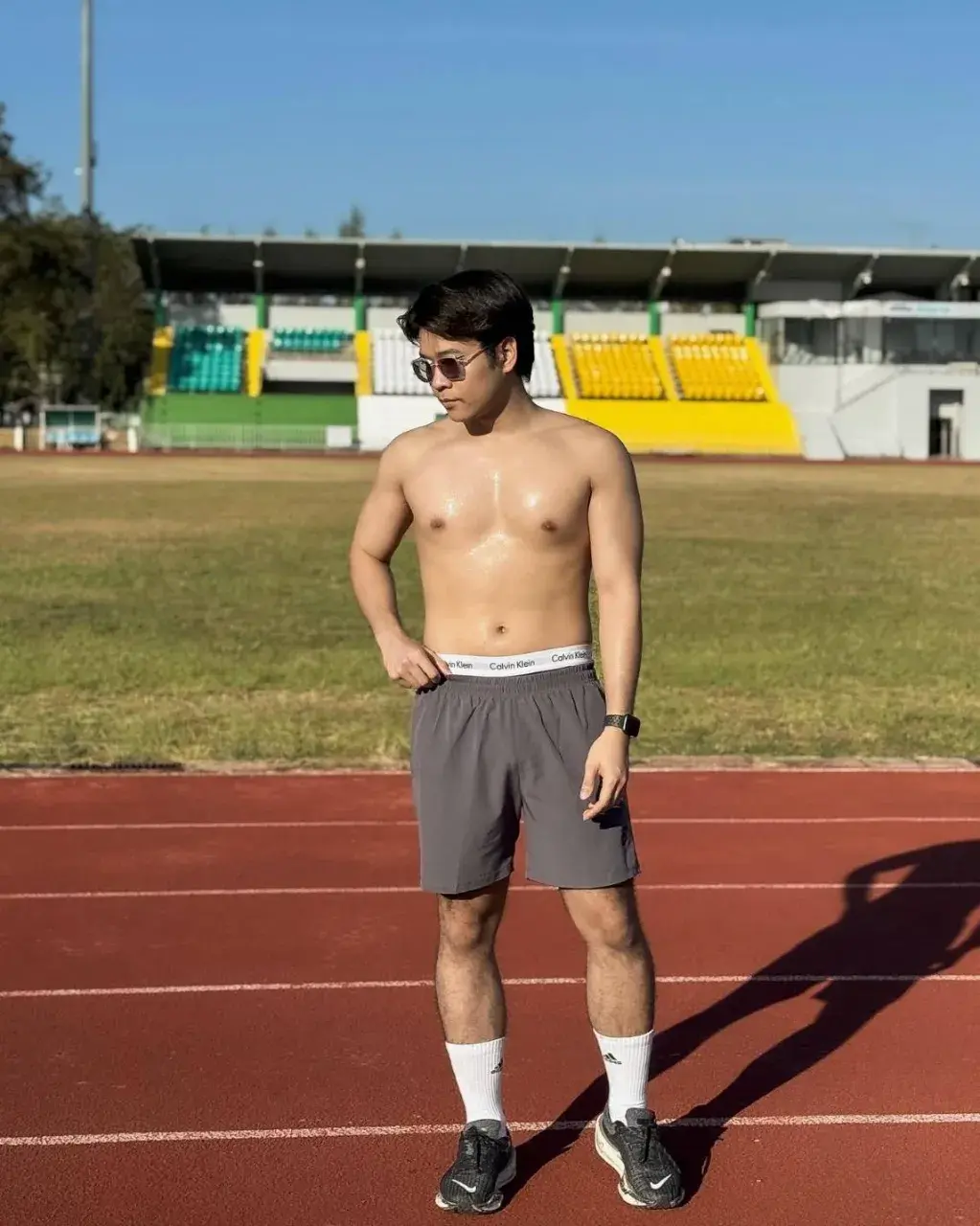 รักผ่านจอ