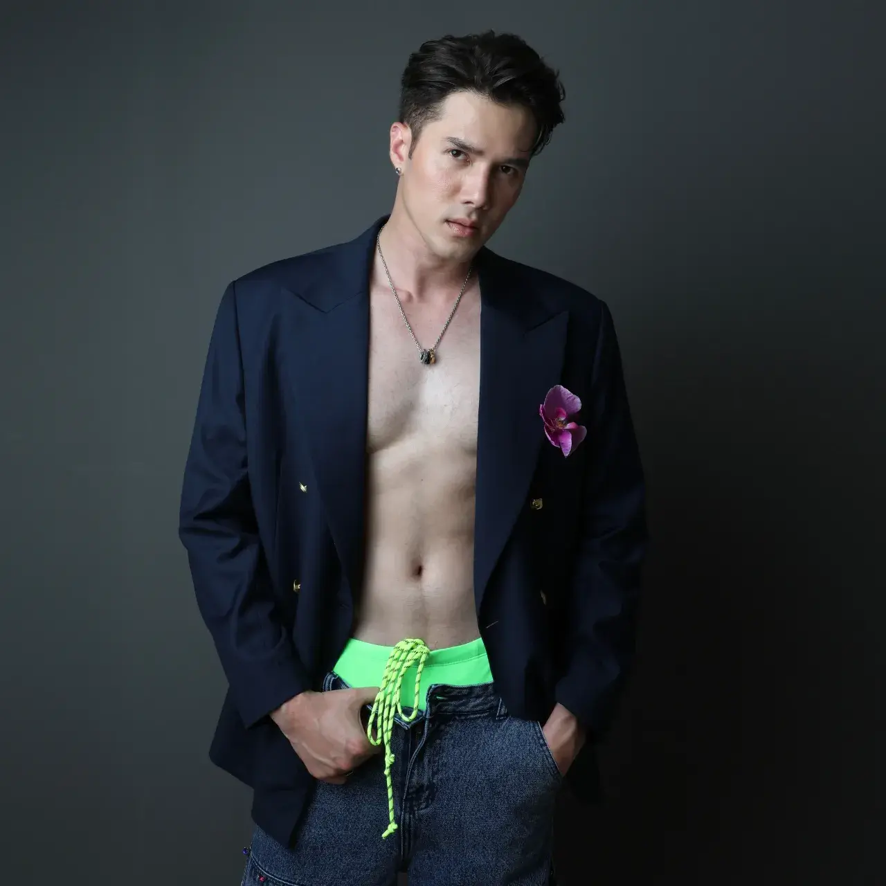 มิกค์ ทอง 2025