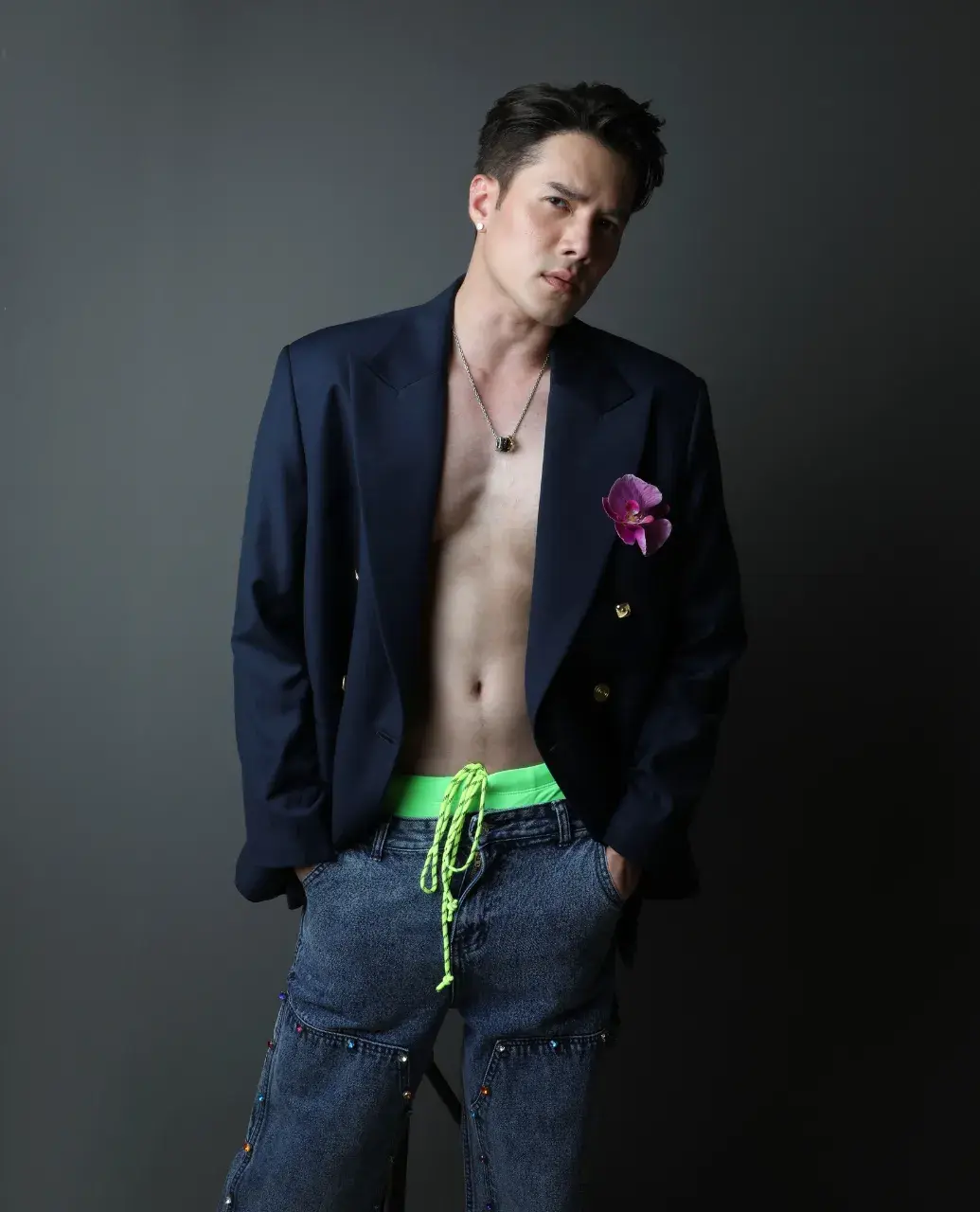 มิกค์ ทอง 2025