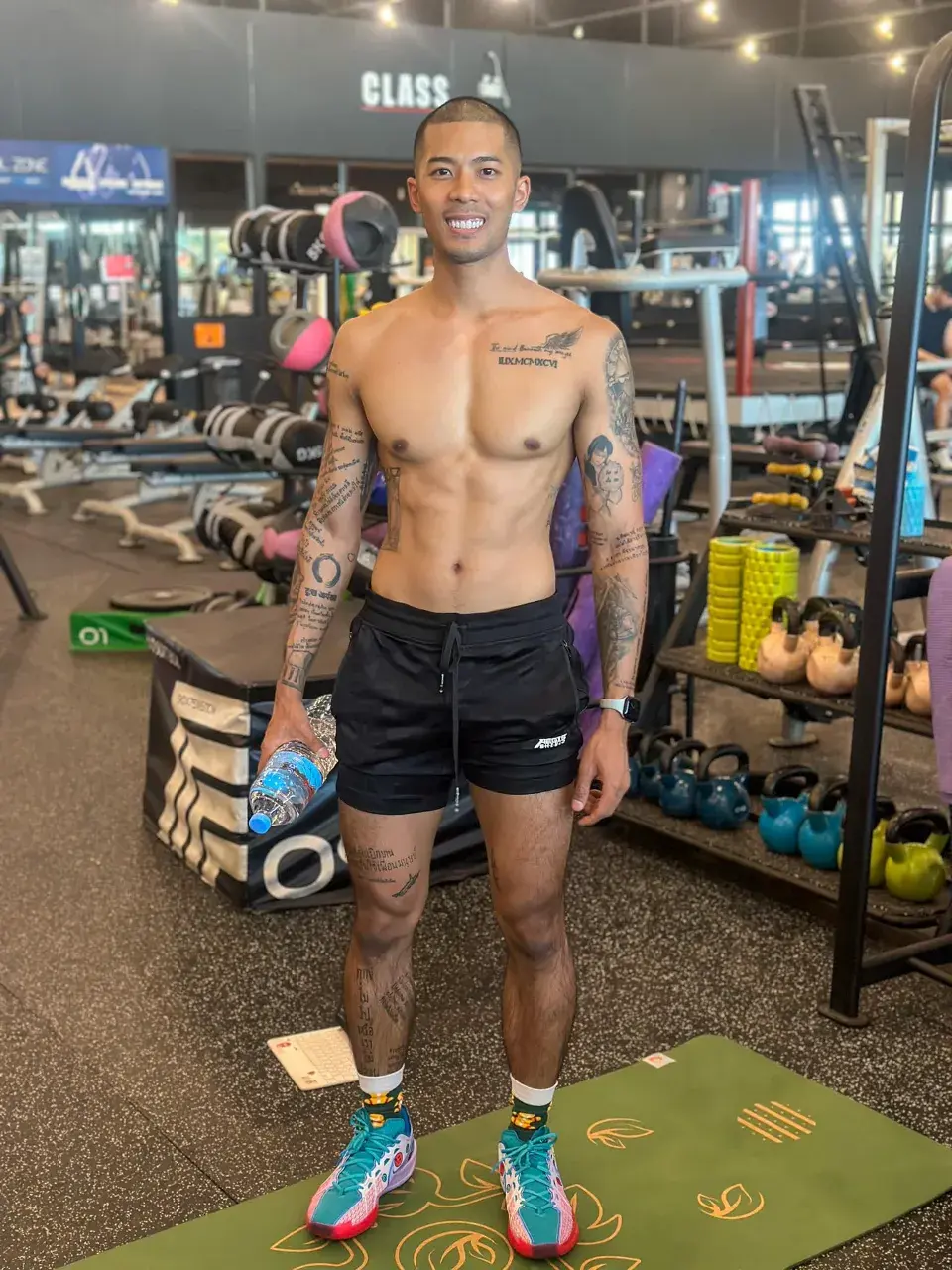 ผู้ชายสีผิวแทนแสนเสน่ห์