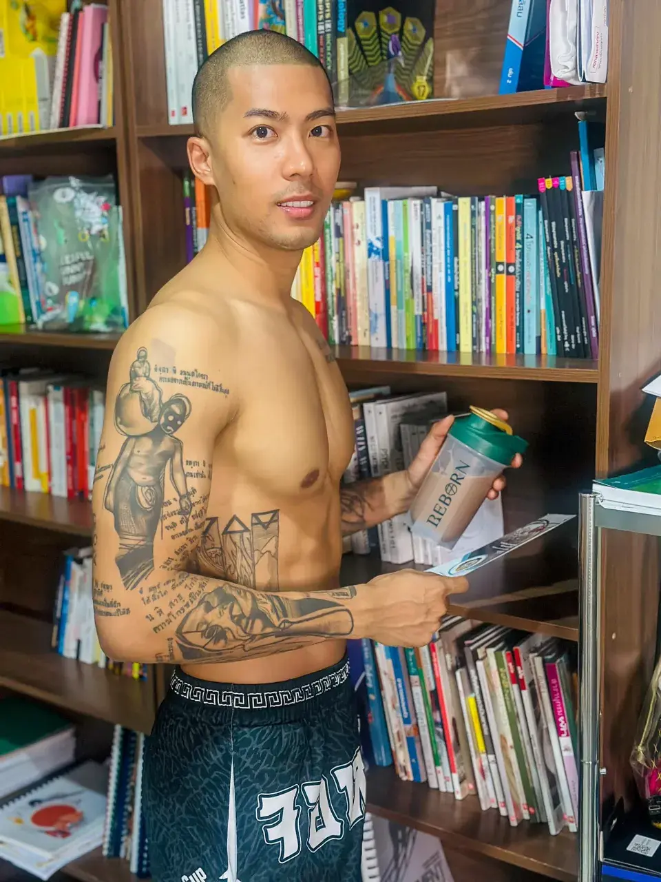 ผู้ชายสีผิวแทนแสนเสน่ห์